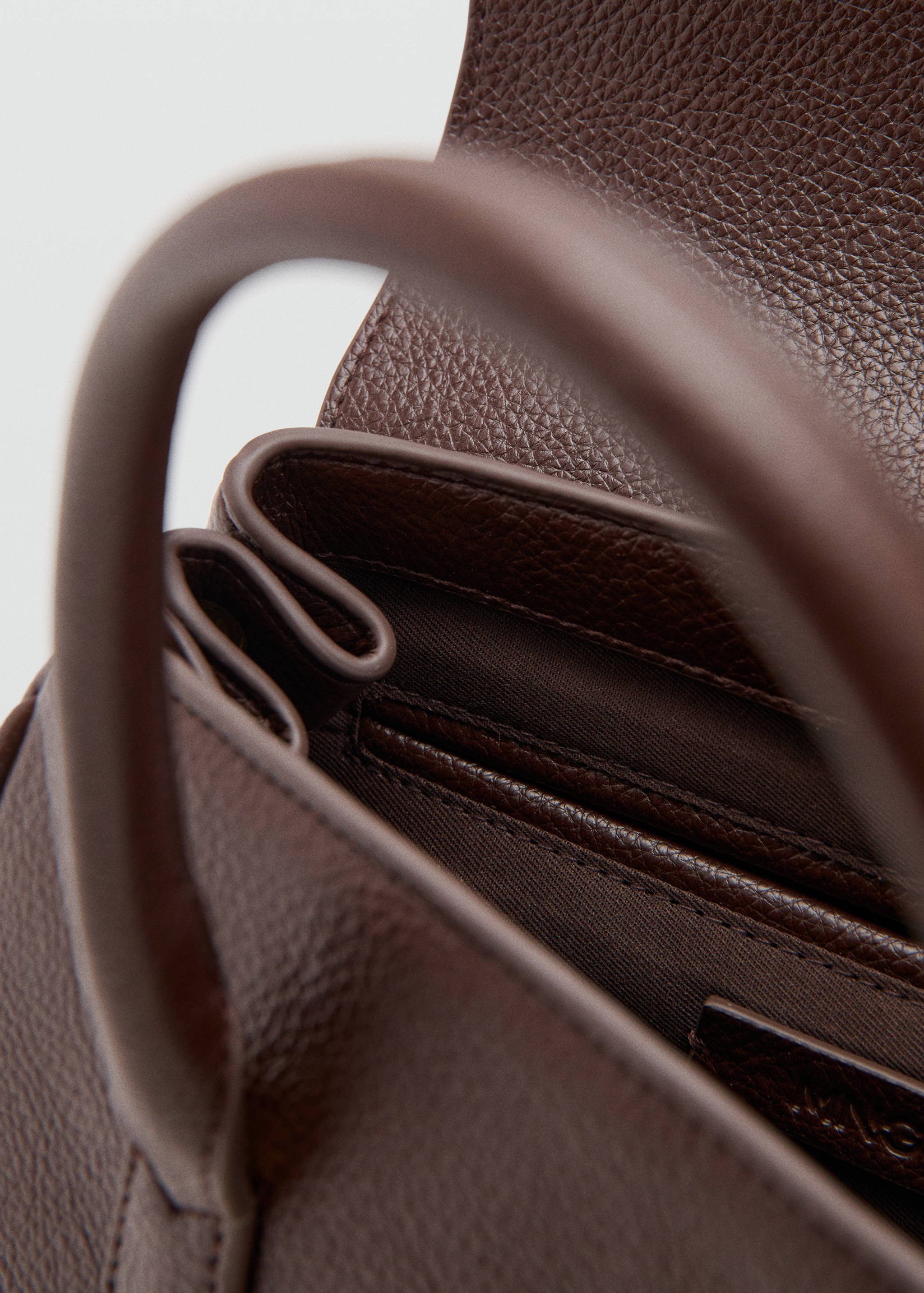 Medium city handbag with flap - Details of the article 3