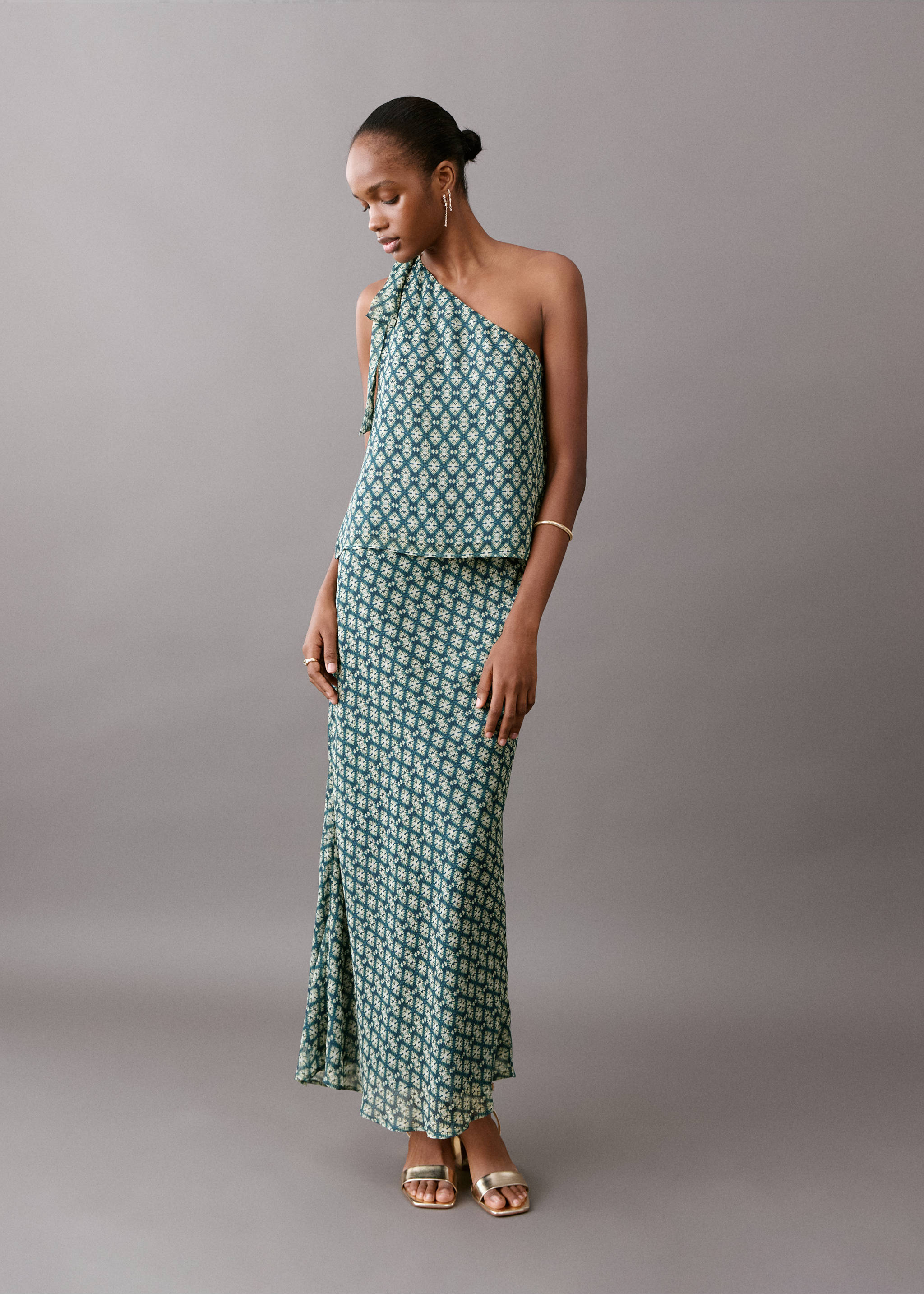 Асимметричная блузка с бантом на воротнике - Общий план, Синий нефть. Ref: 27045812-00.