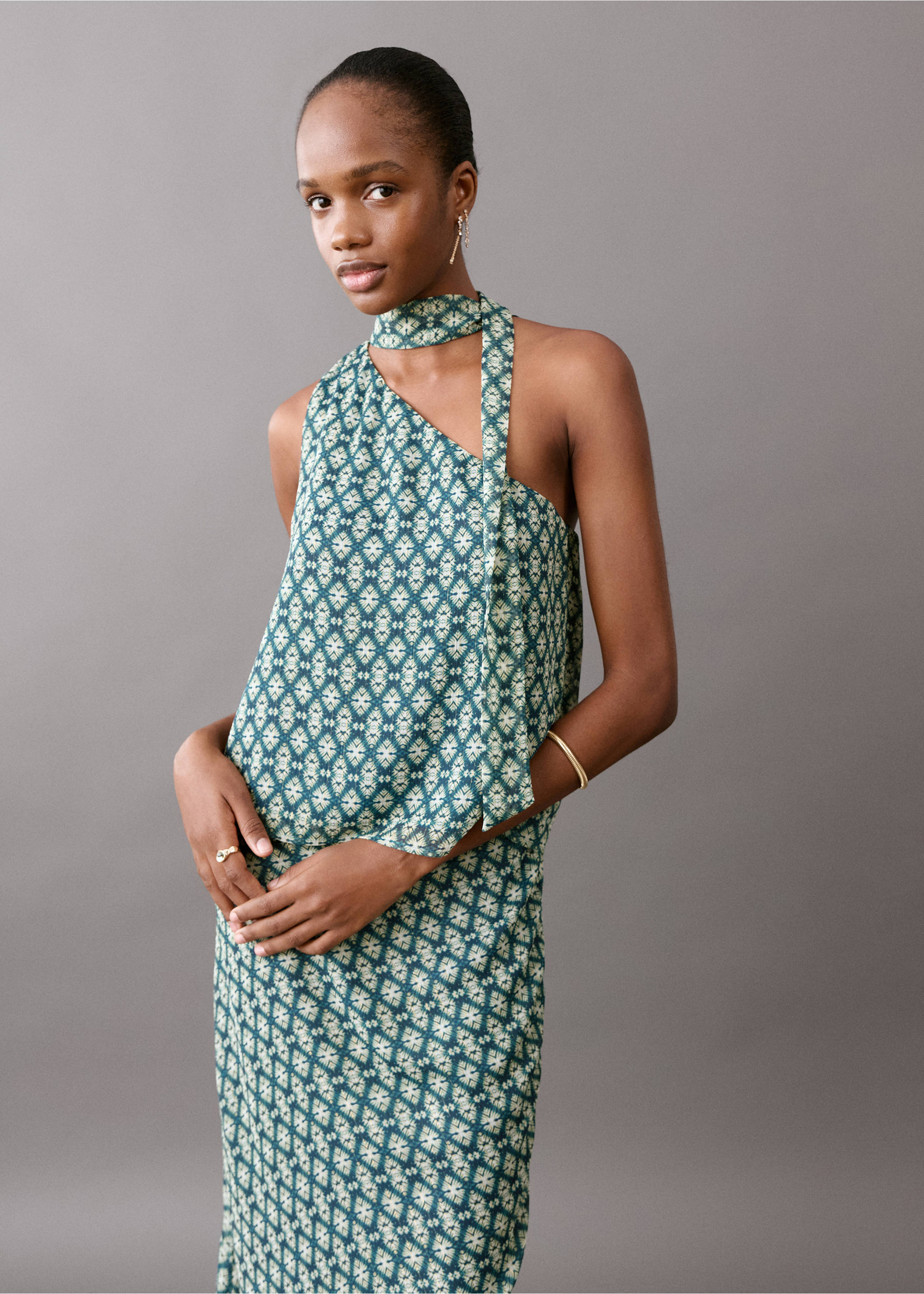 Асимметричная блузка с бантом на воротнике - Средний план, Синий нефть. Ref: 27045812-00.