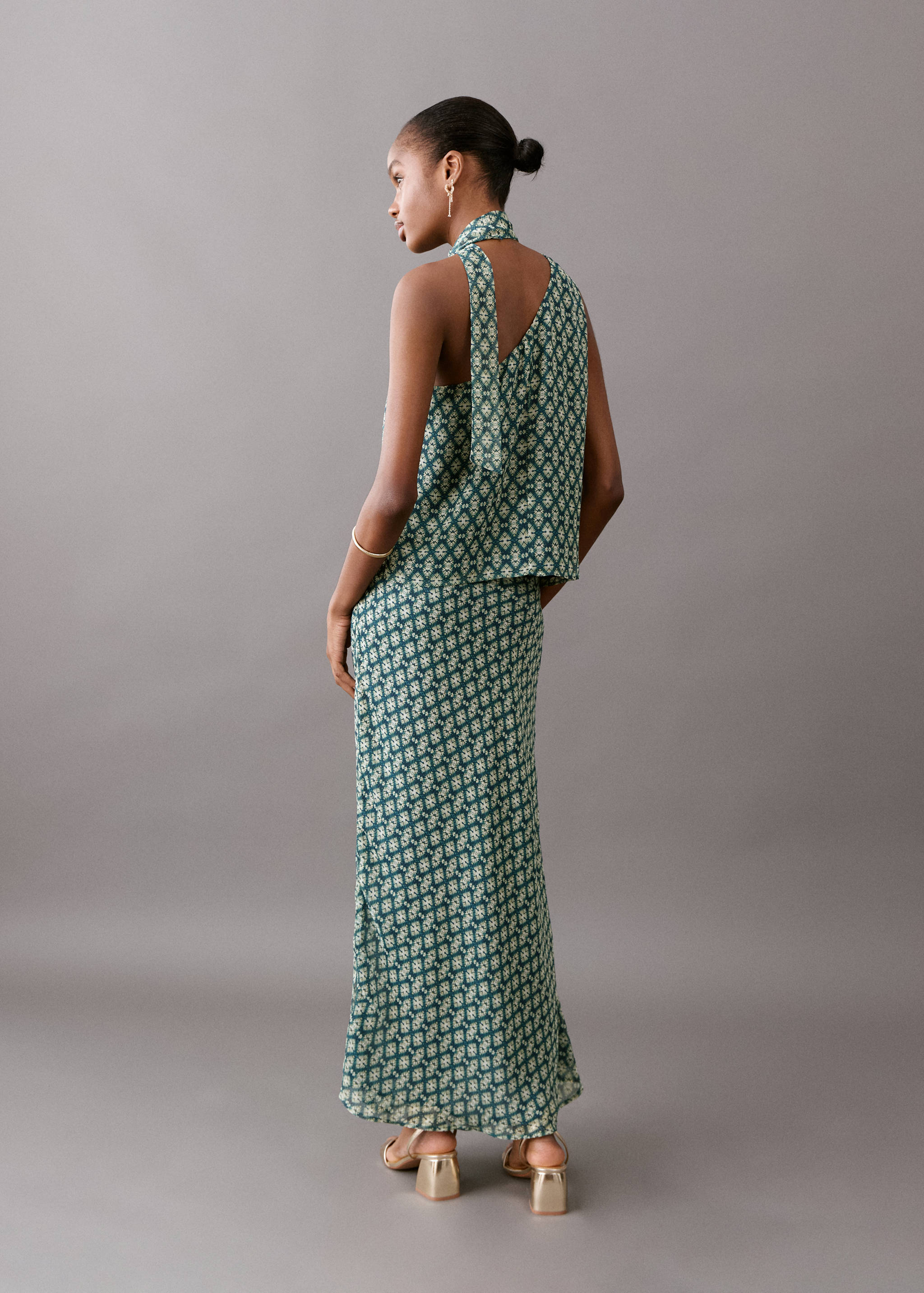 Асимметричная блузка с бантом на воротнике - Обратная сторона изделия