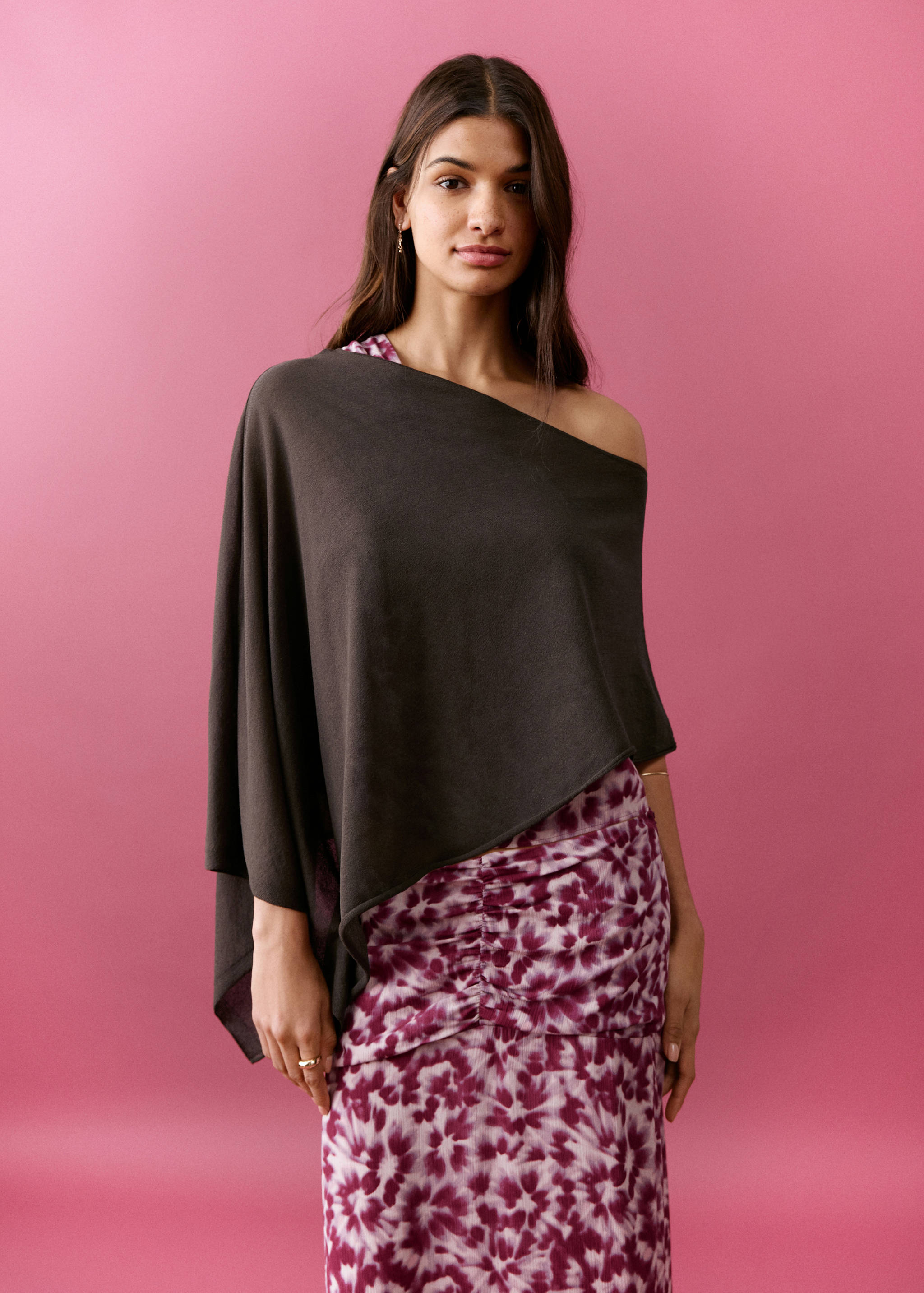 Asymmetrisches Strick-Cape - Mittlere Ansicht