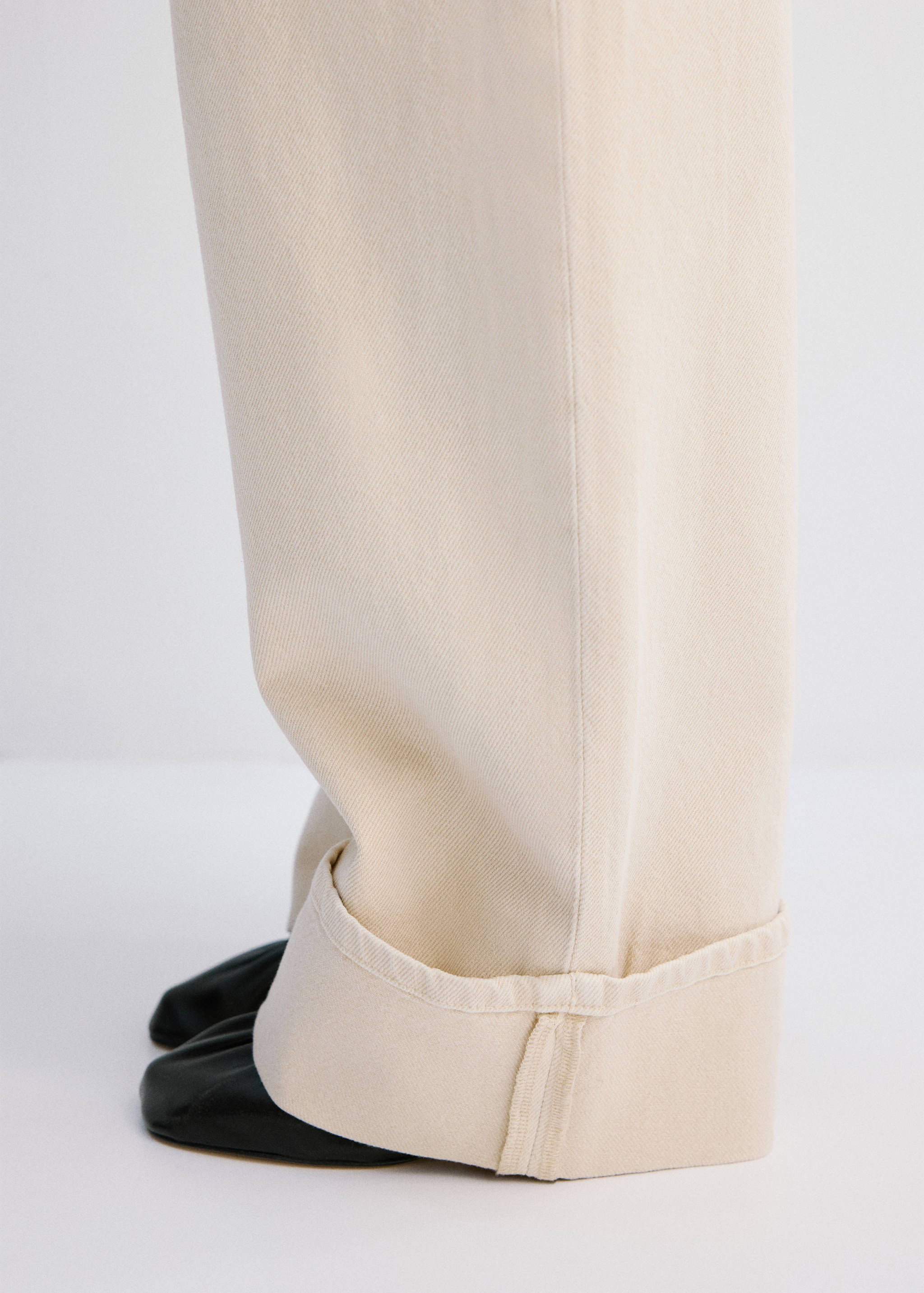 Balloon jeans with rolled-up hem - Details of the article 2