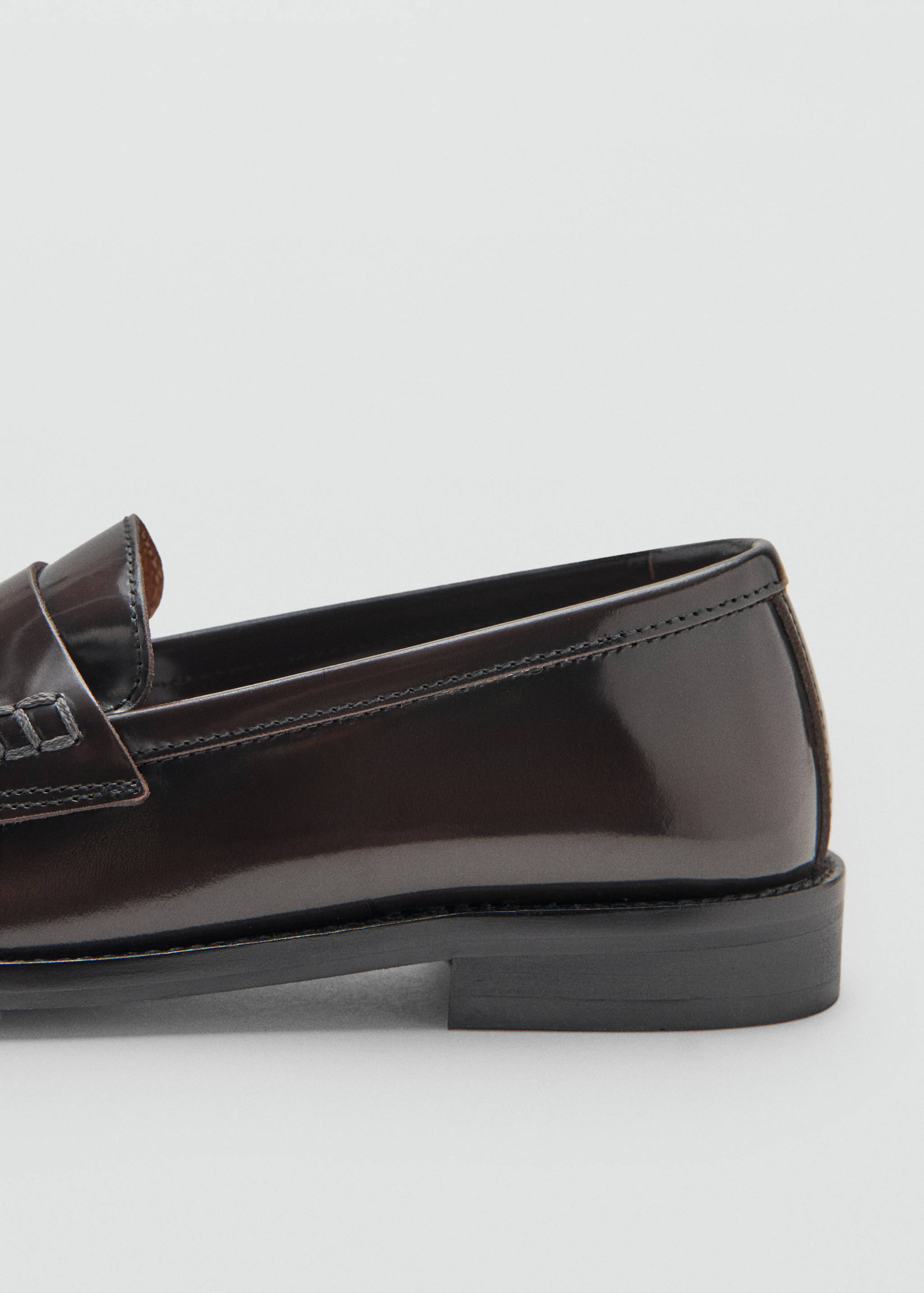 Gathered leather moccasin - Details of the article 1