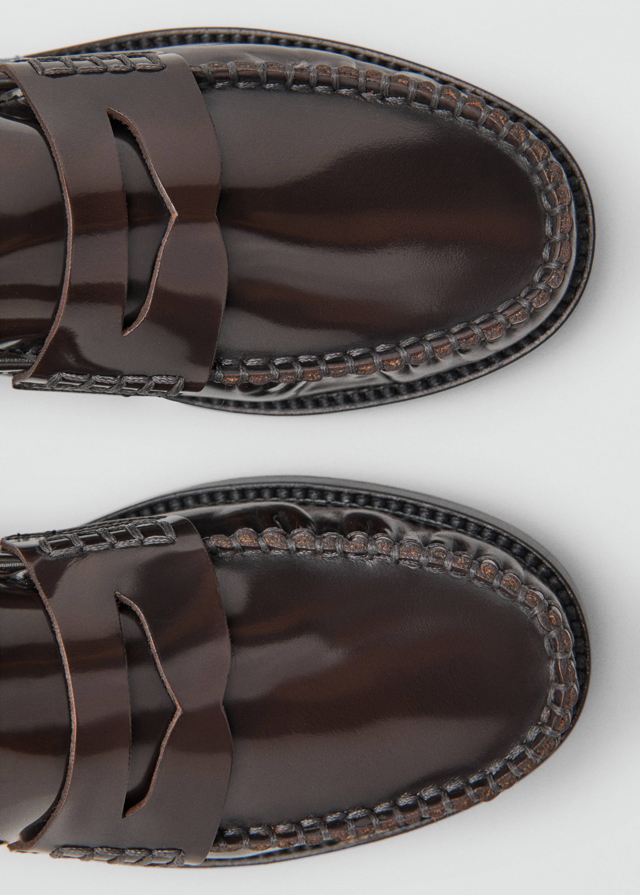 Gathered leather moccasin - Details of the article 2