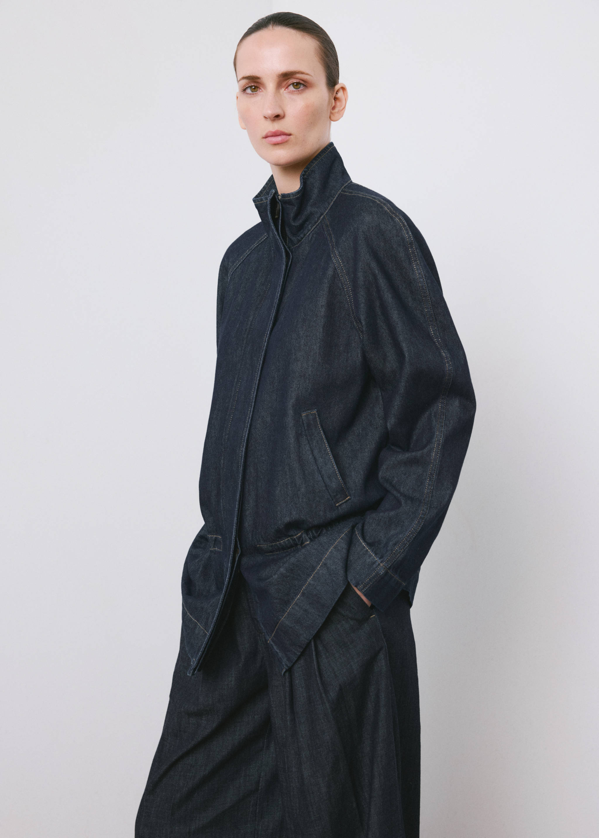 Pantalón denim wide leg trabillas - Plano medio