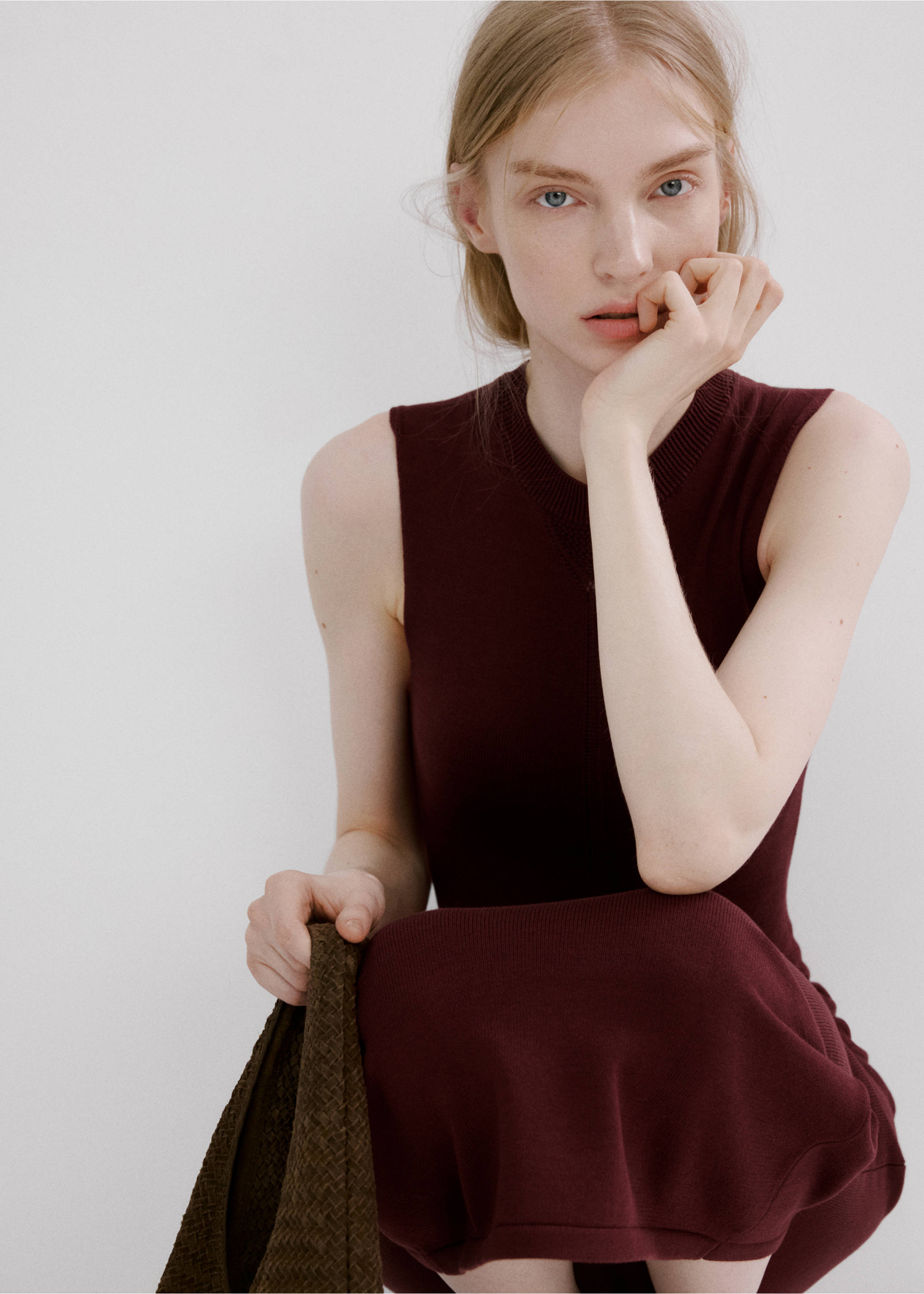 Knit midi dress - Details of the article 2, Wine. Ref: 27045824-00.