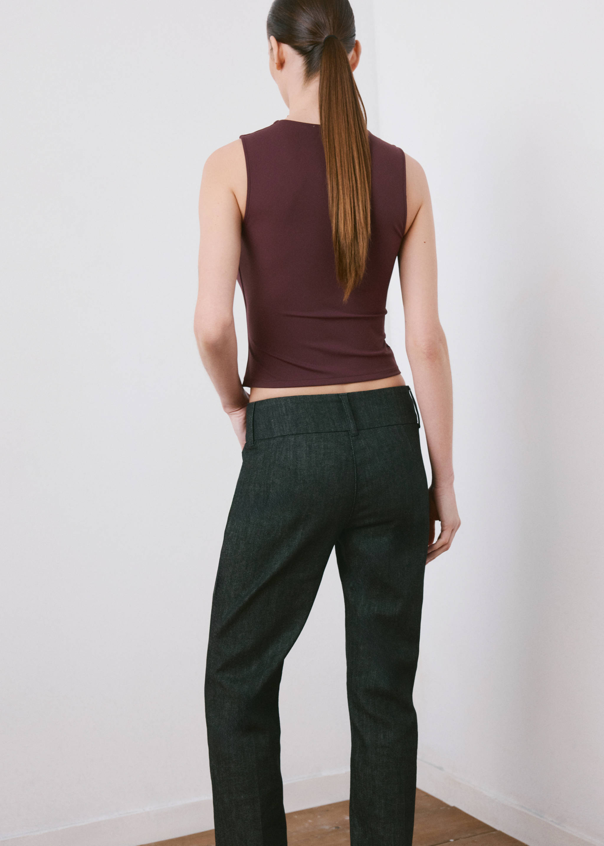 Top entallado escote pico - Reverso del artículo