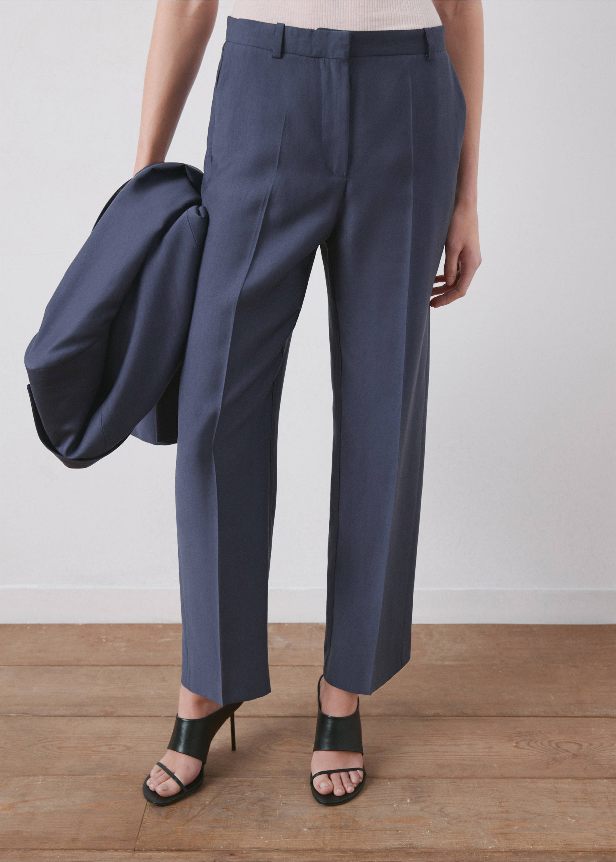 Spodnie z lyocellu ze średnim stanem - Plan średni, Niebieski. Ref: 27045833-00.