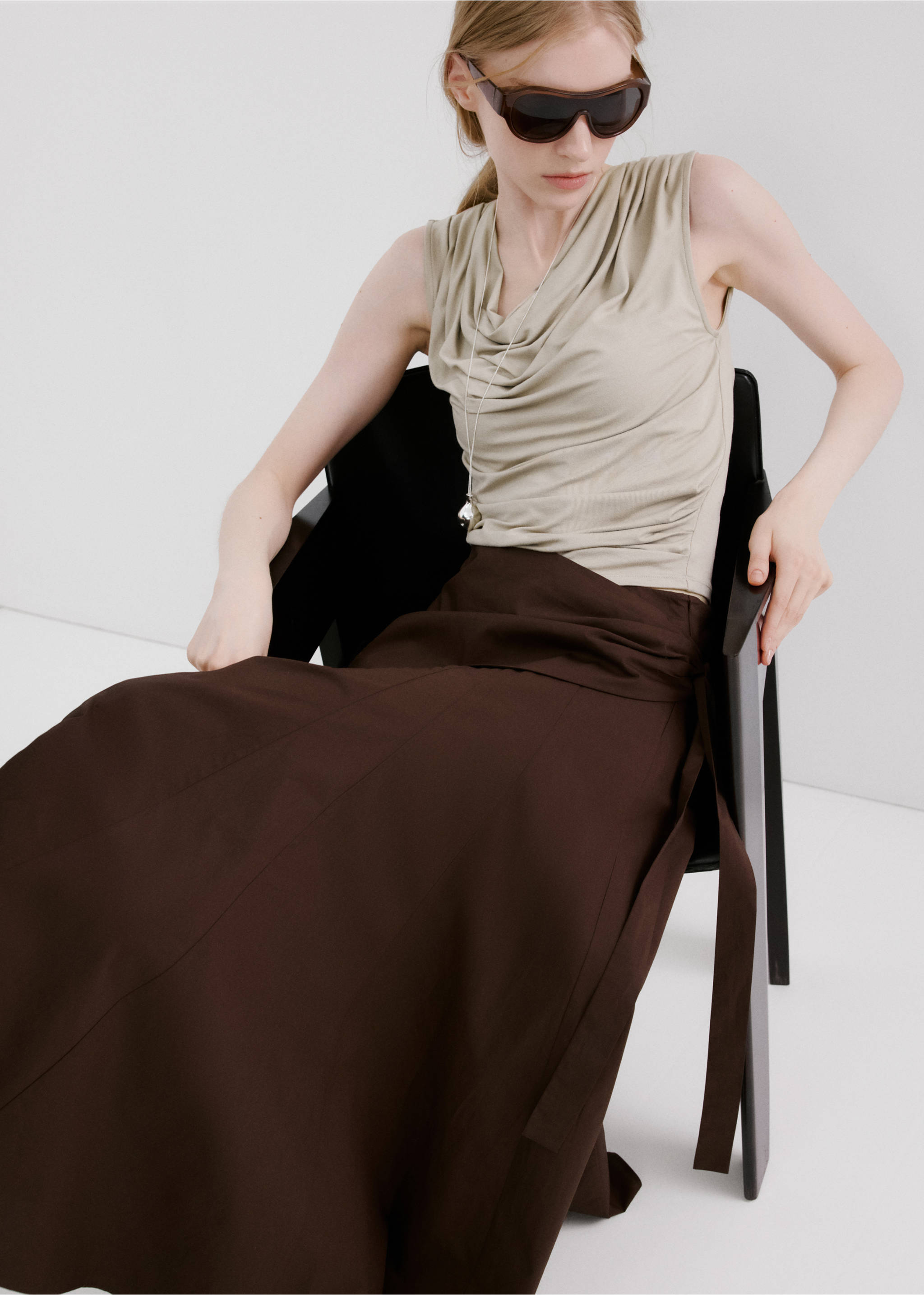 Draped fitted t-shirt - Details of the article 6, Light/Pastel Grey. Ref: 27045843-00.