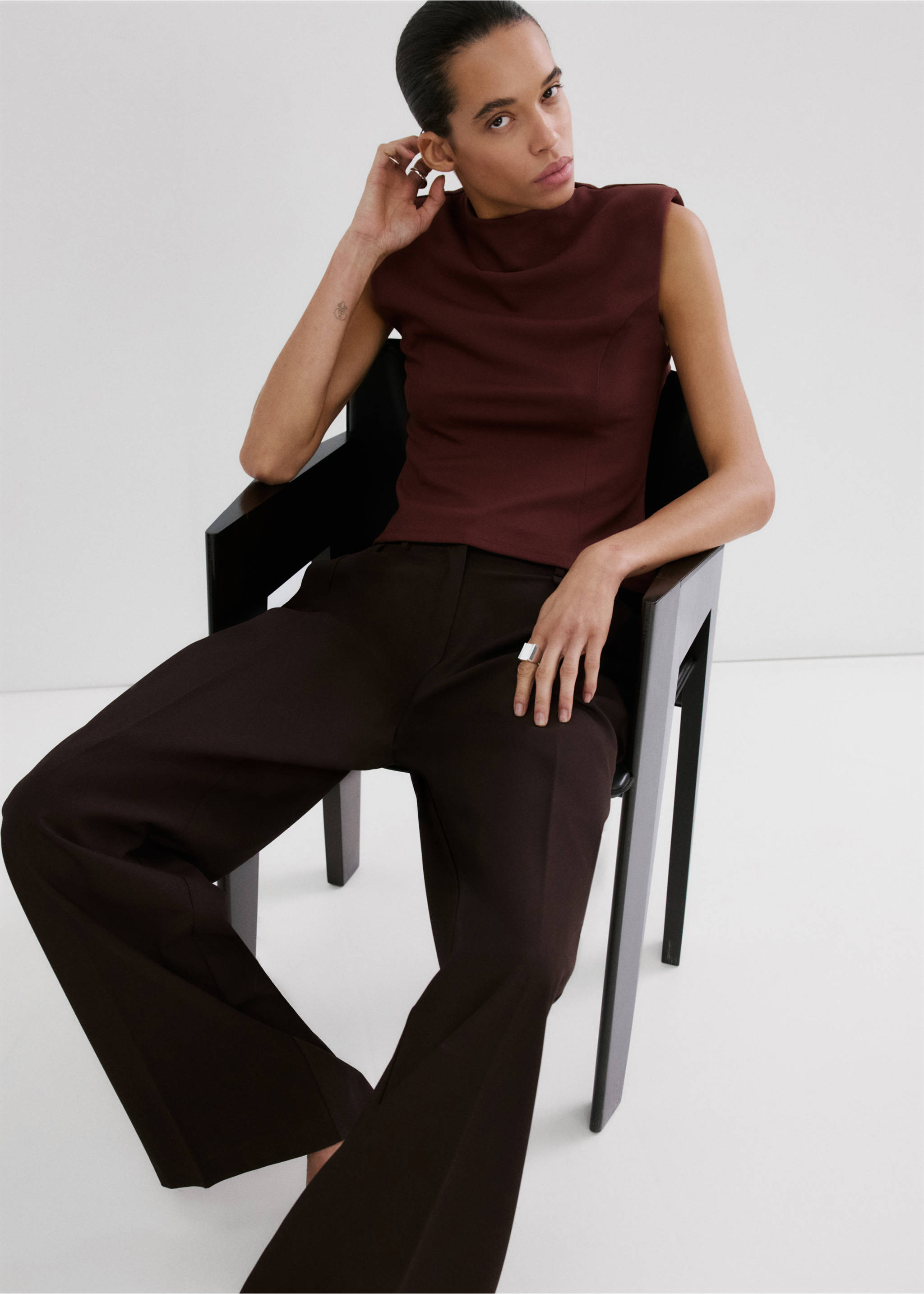 Peplum shoulder pad T-shirt - Details of the article 2, Burgundy. Ref: 27045844-00.