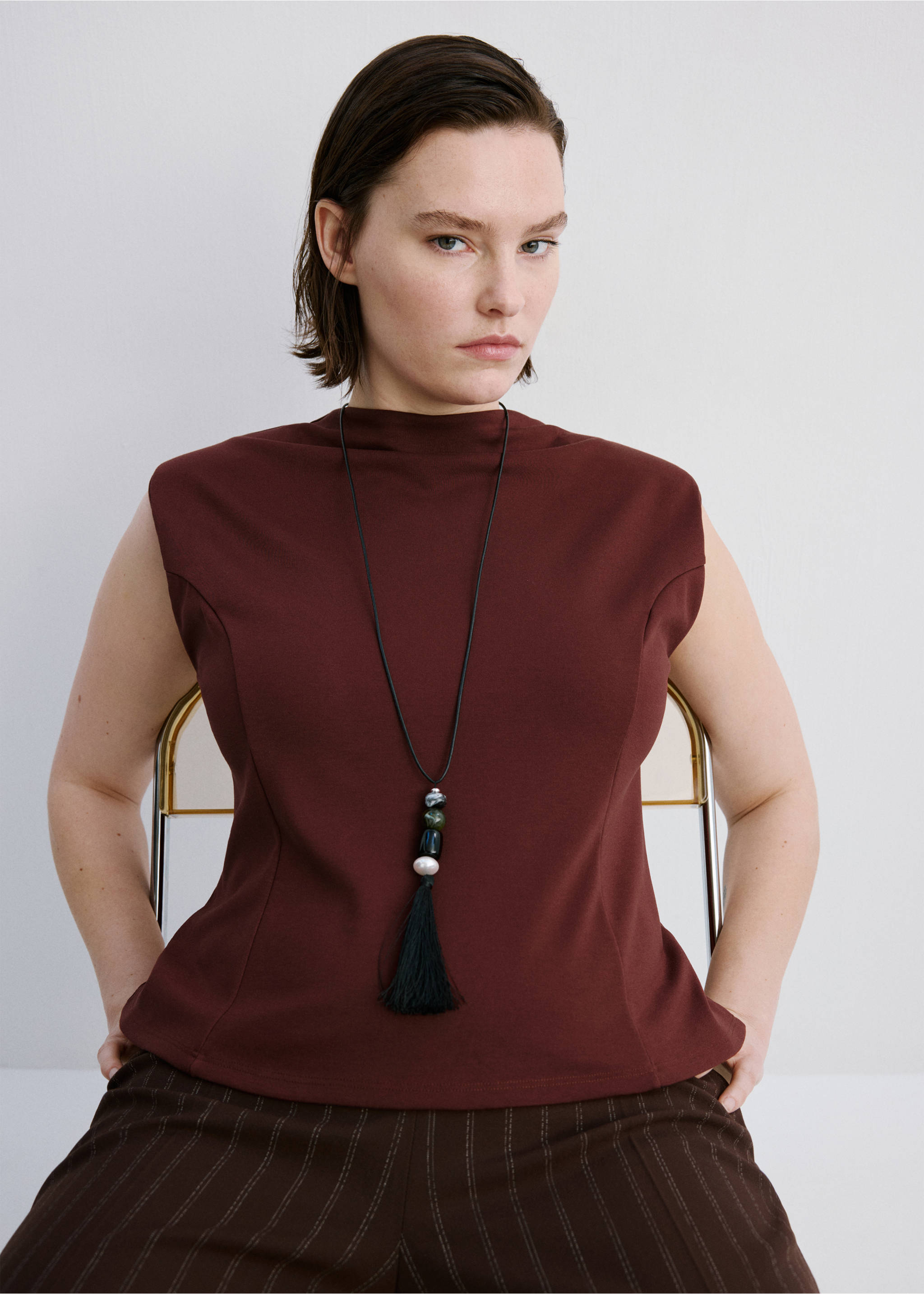 Peplum shoulder pad T-shirt - Details of the article 5, Burgundy. Ref: 27045844-00.