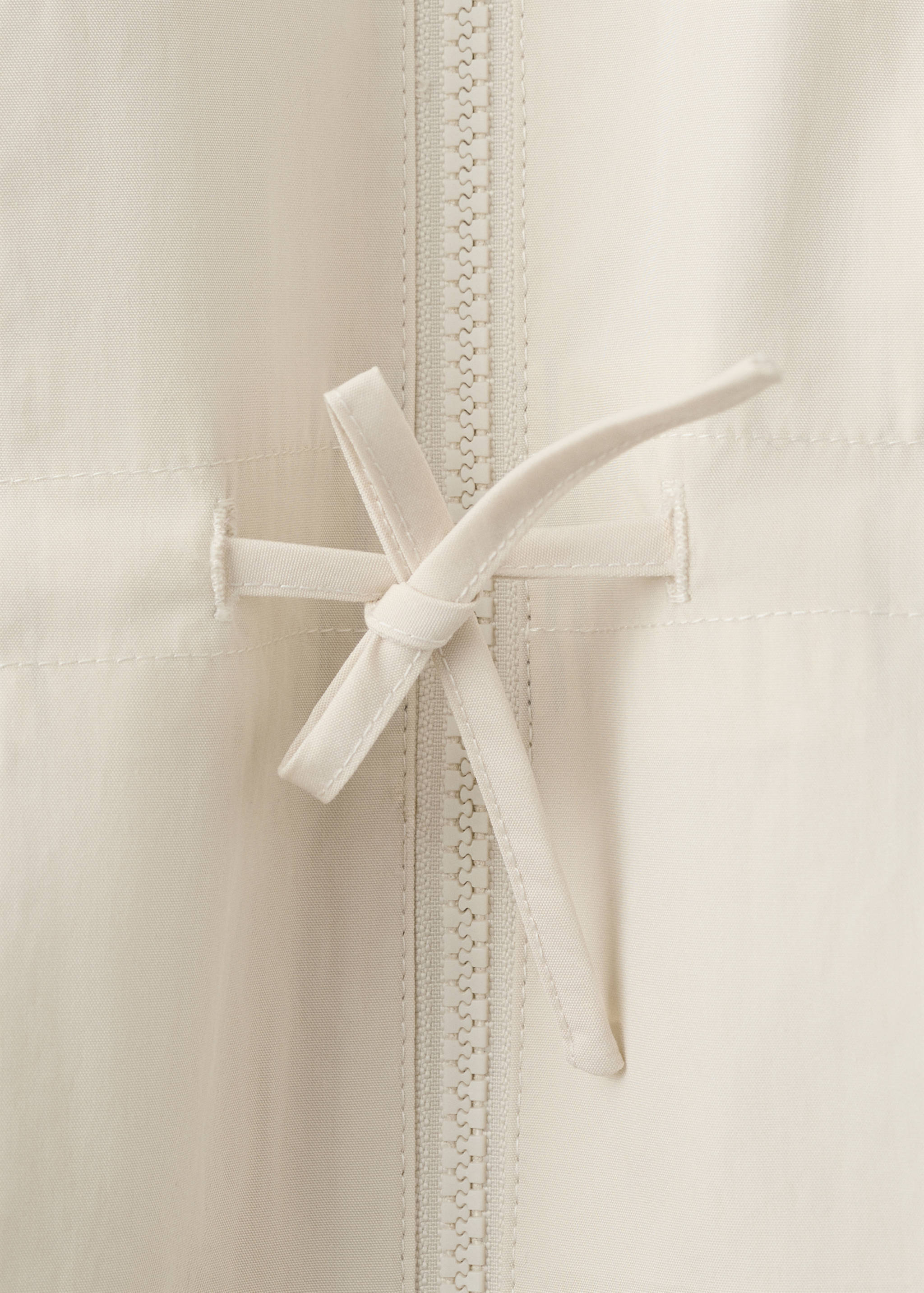 Rubberised jacket with tie - Details of the article 8