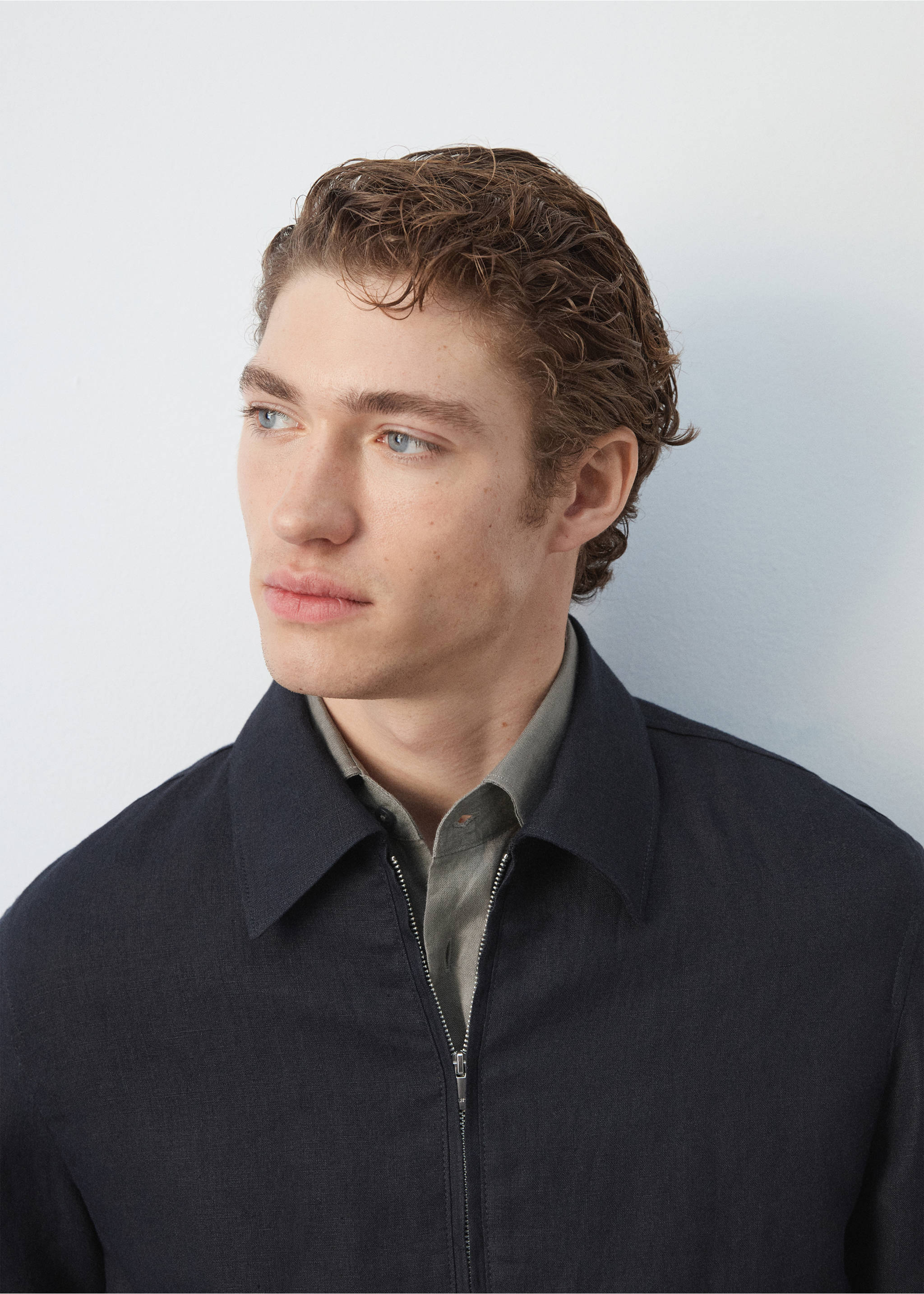 100% linen jacket with pockets - Details of the article 1, Navy. Ref: 27045930-01.