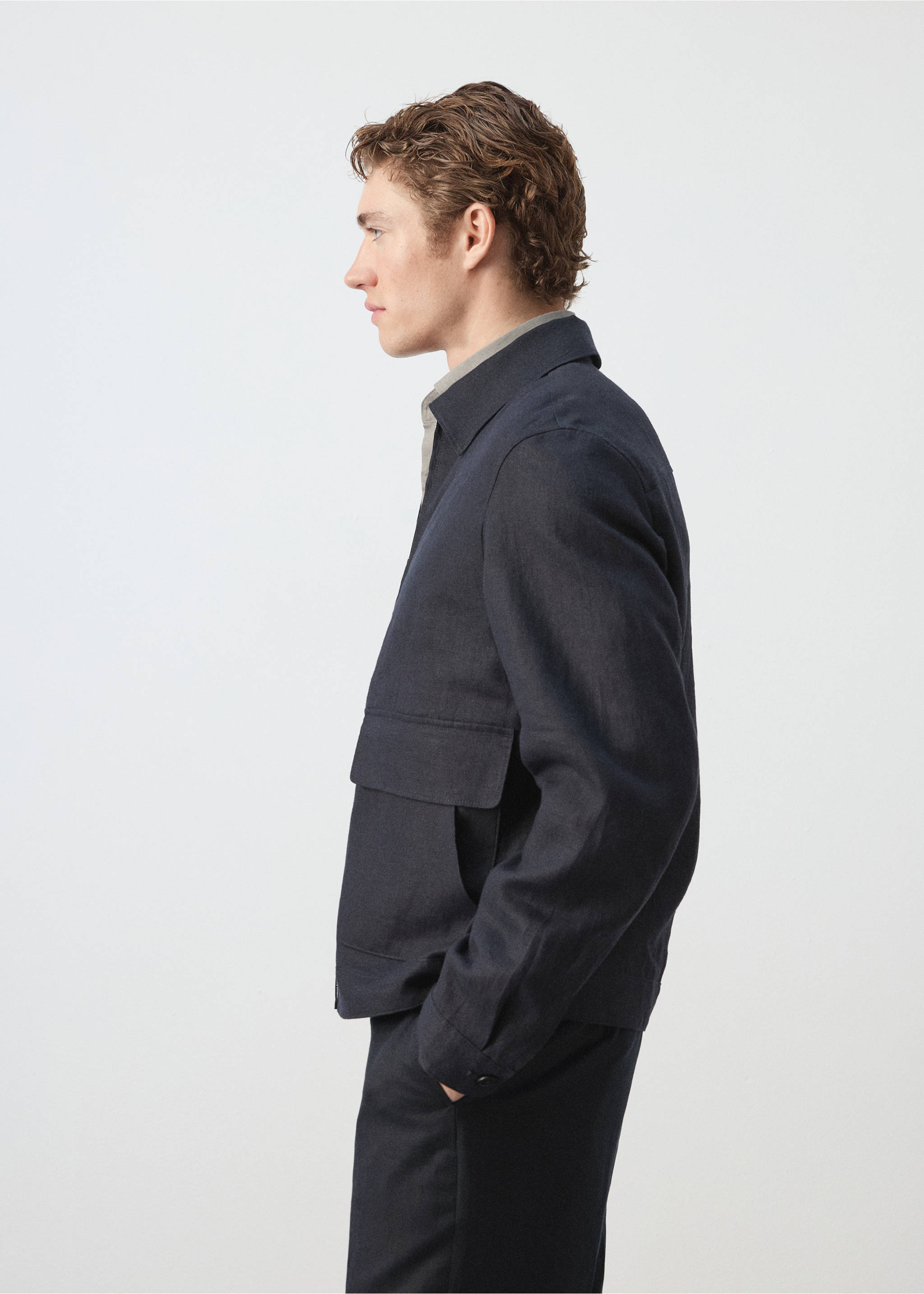 100% linen jacket with pockets - Details of the article 2, Navy. Ref: 27045930-01.