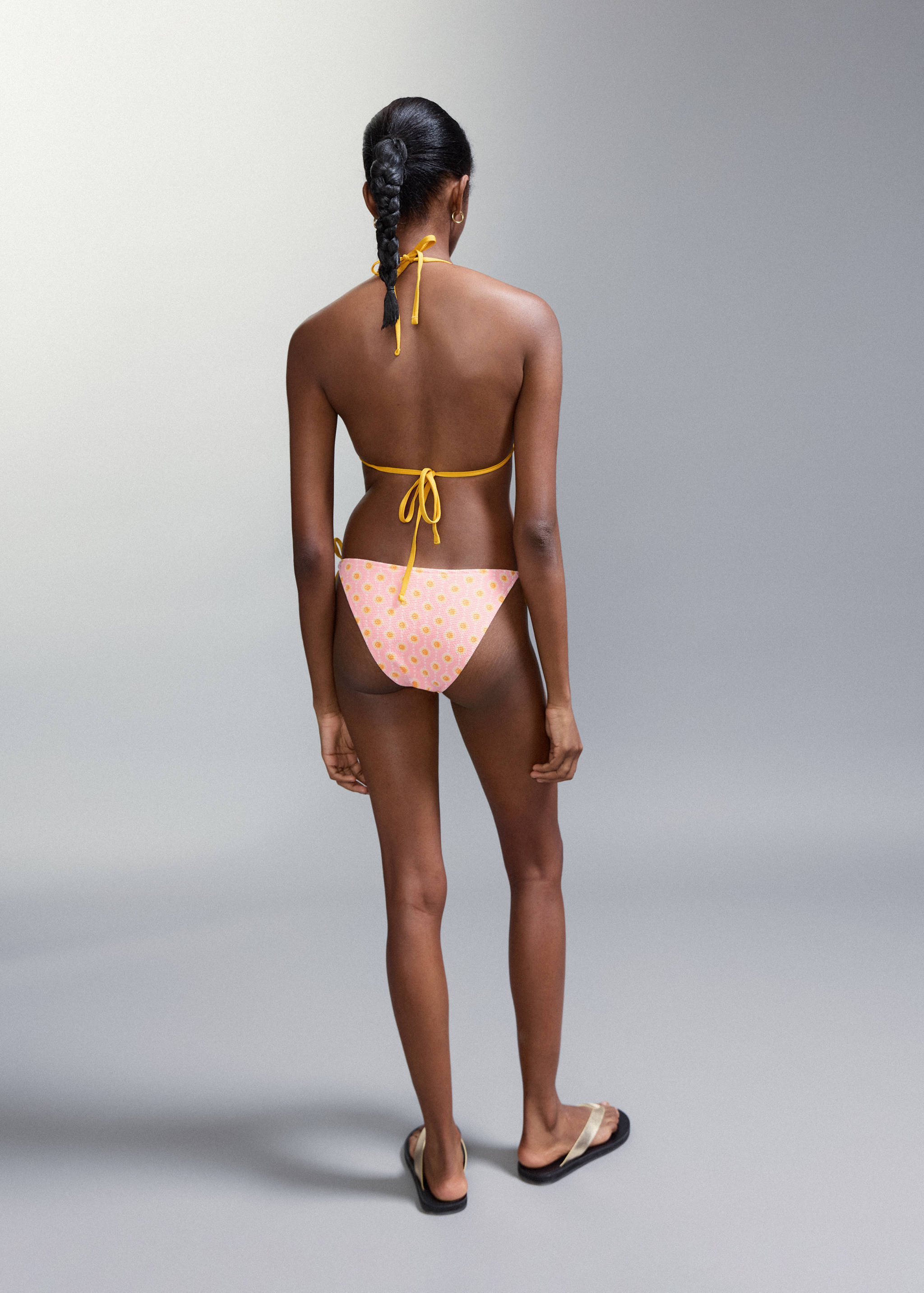 Бикини с принтом и плавками средней посадки - Обратная сторона изделия