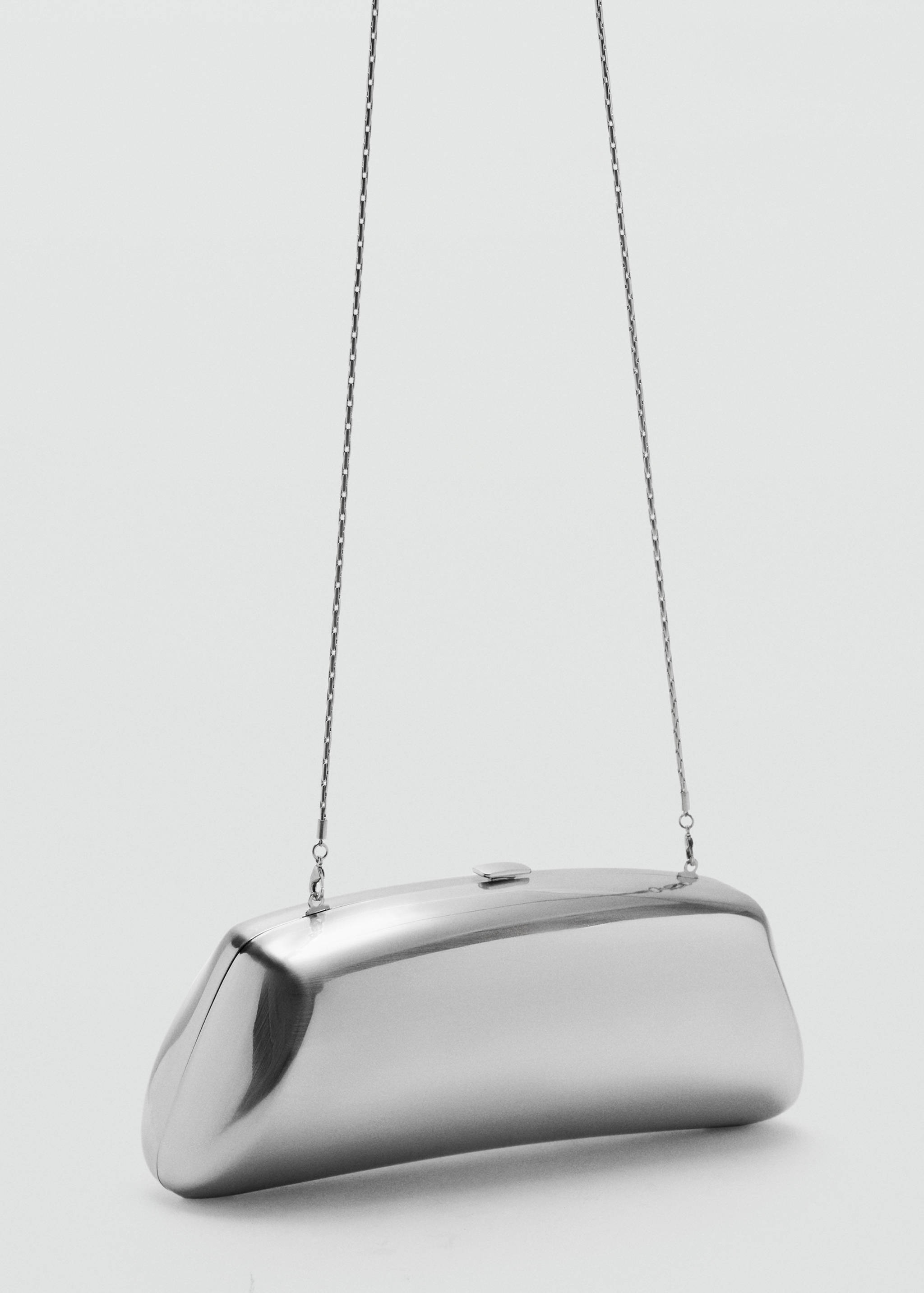 Sac pochette métallique - Plan moyen