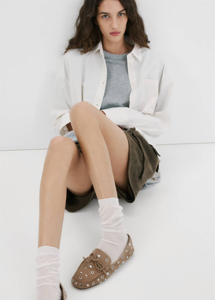 Suede moccasin with eyelets — Sand