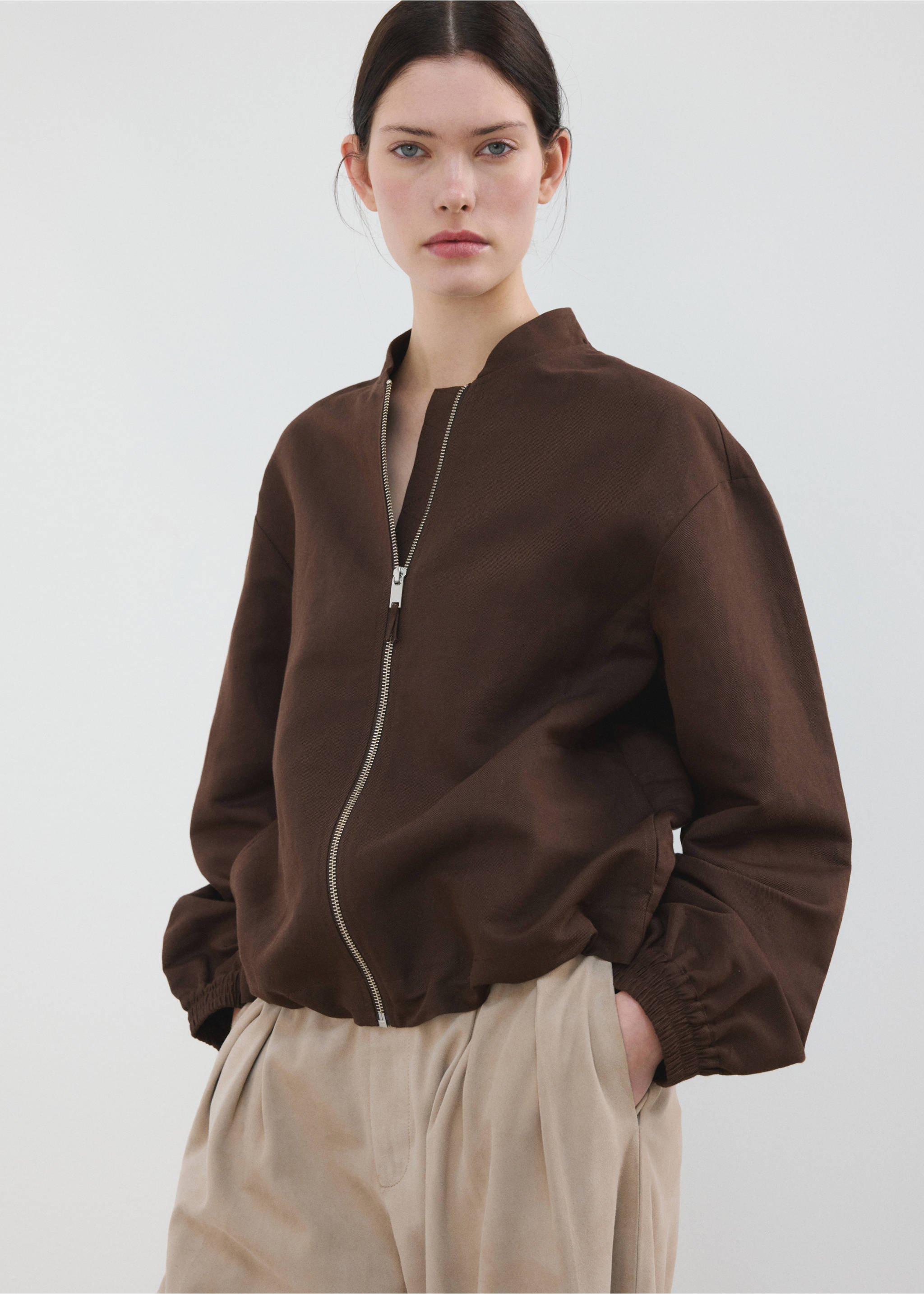 Jaqueta bomber lli - Pla mig, Xocolata. Ref: 27045963-00.