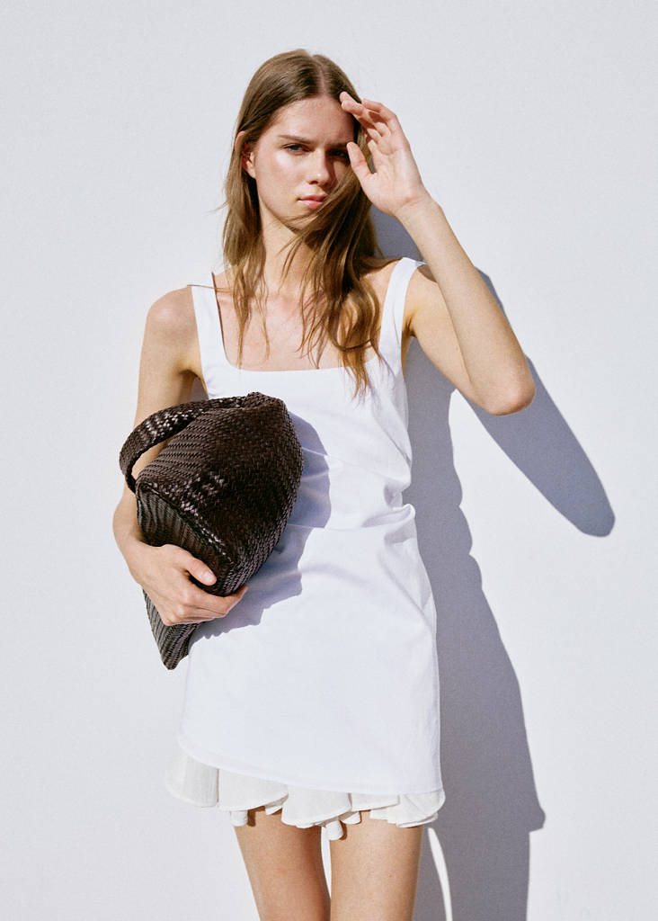 Medium-sized braided leather bag — Chocolate