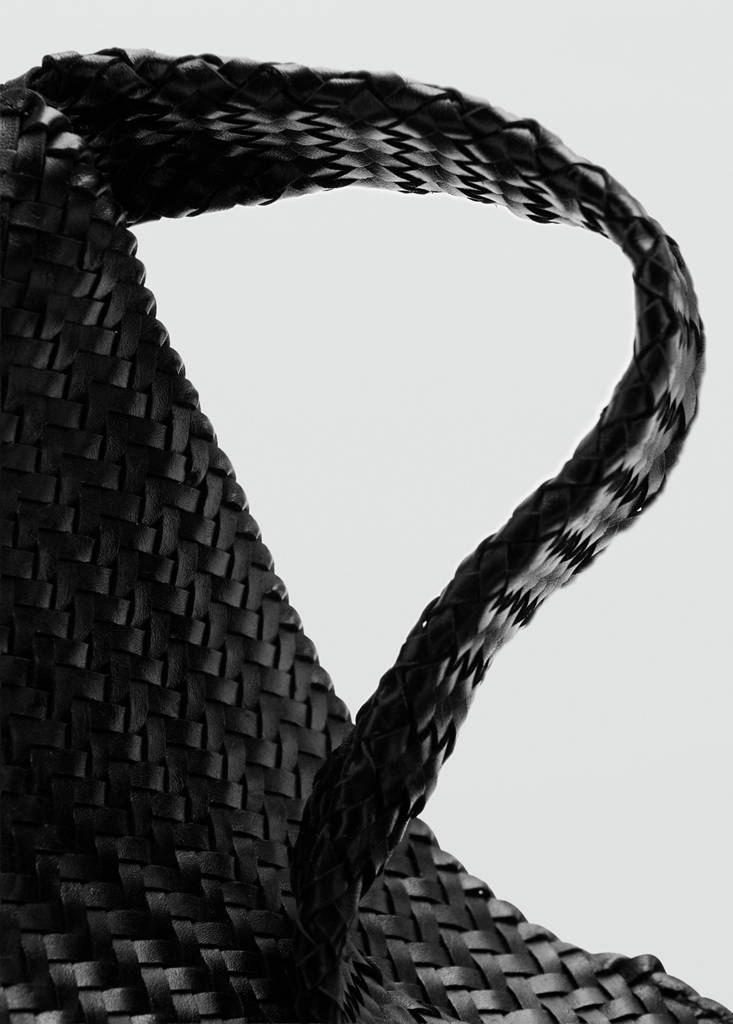 Medium-sized braided leather bag — Black
