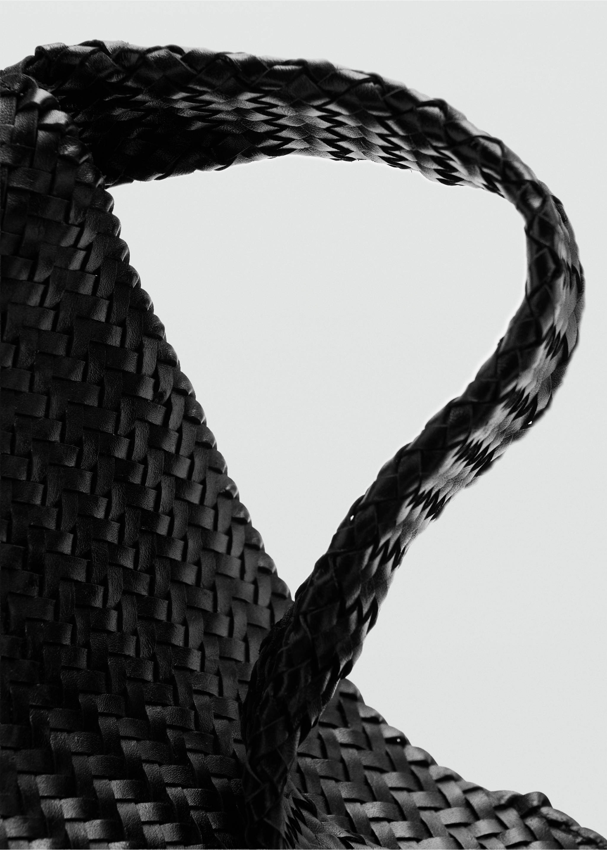 Sac seau tressé - Détail de l'article 2, Noir. Ref: 27045975-00.