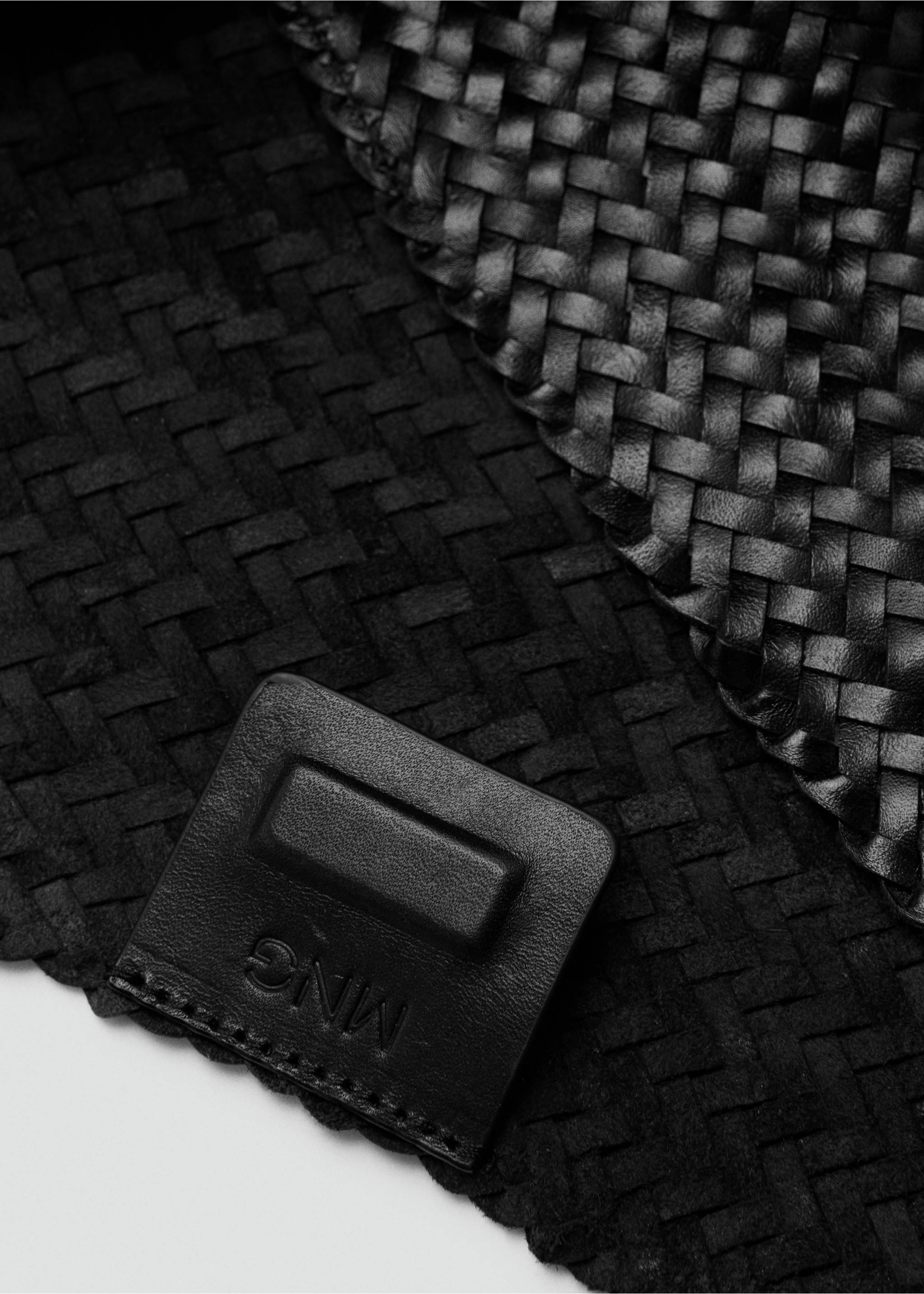 Sac seau tressé - Détail de l'article 3, Noir. Ref: 27045975-00.