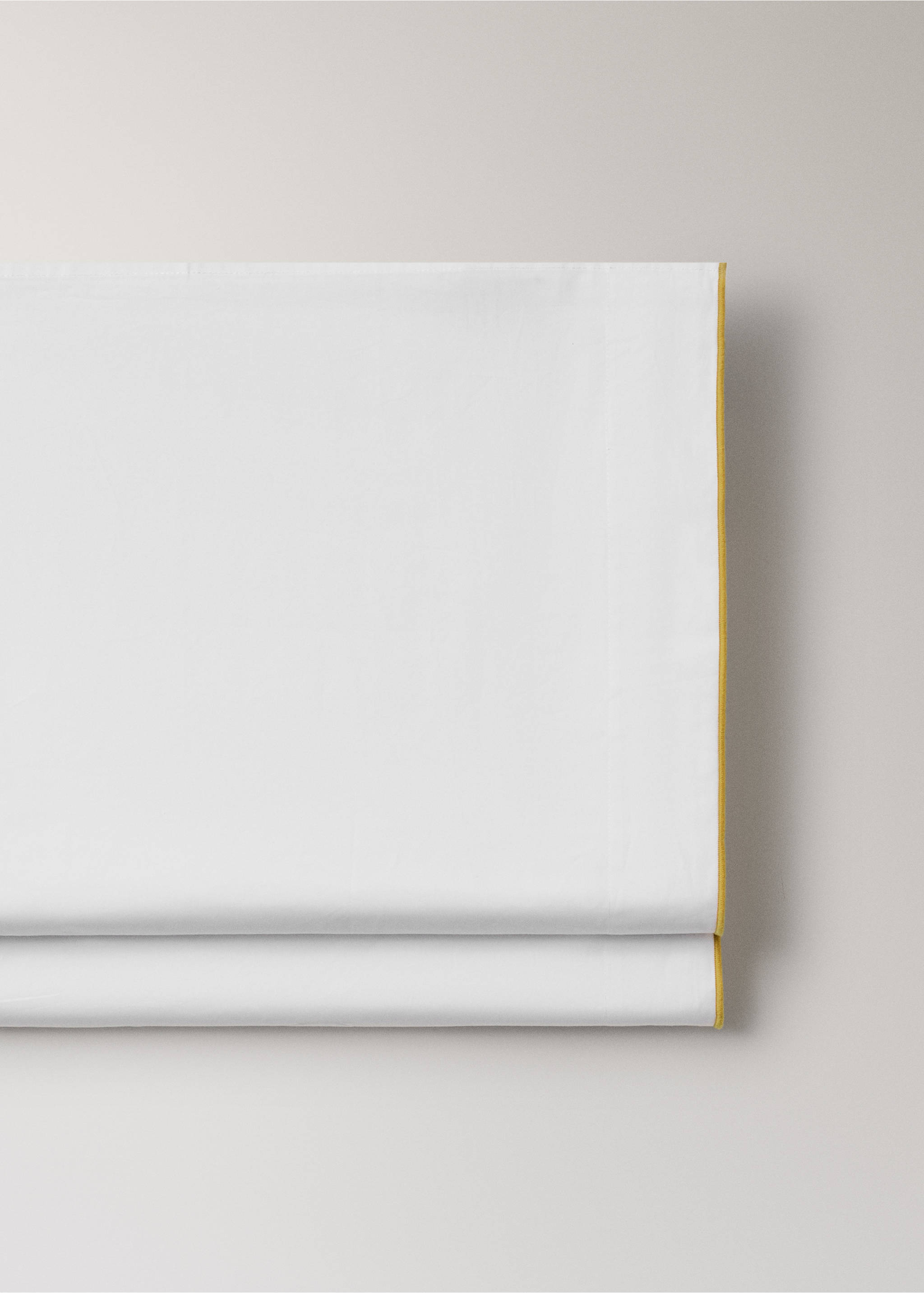 200-thread count percale cotton top sheet with contrasting overlock for 150/160 cm bed - Details of the article 2, Medium Pink. Ref: 27045977-00.