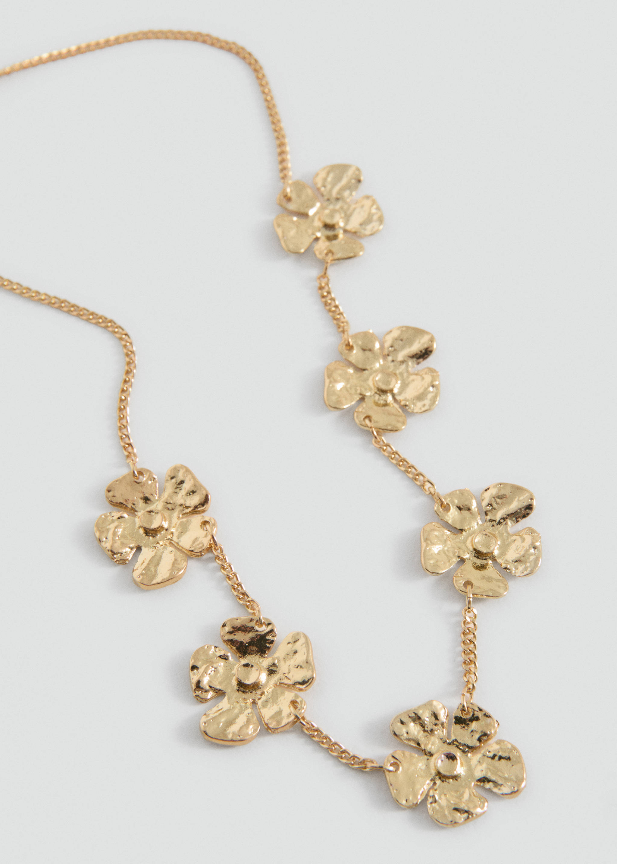 Collar flores - Plano medio