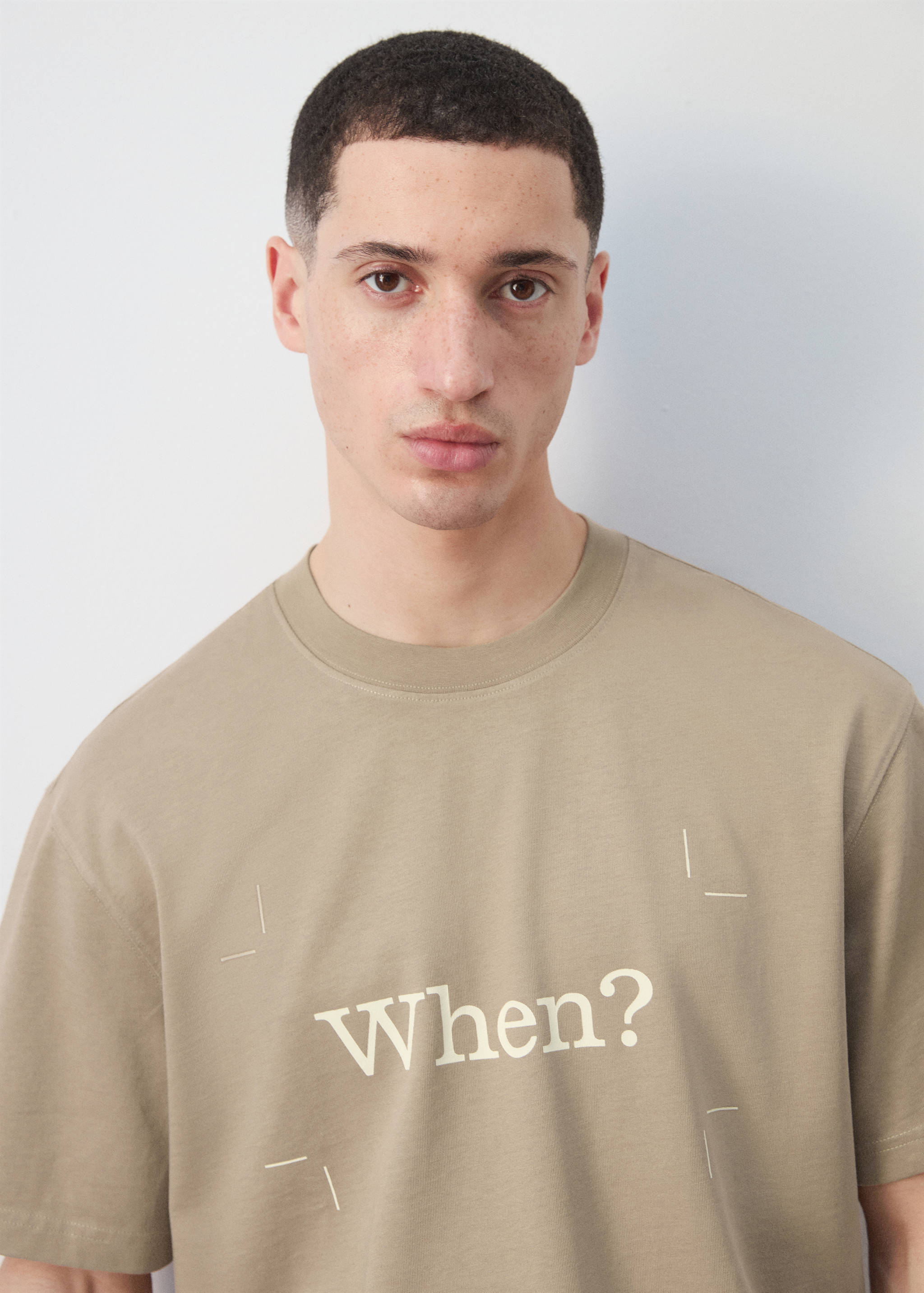 Футболка 100% хлопок с принтованным текстом - Деталь изделия 1