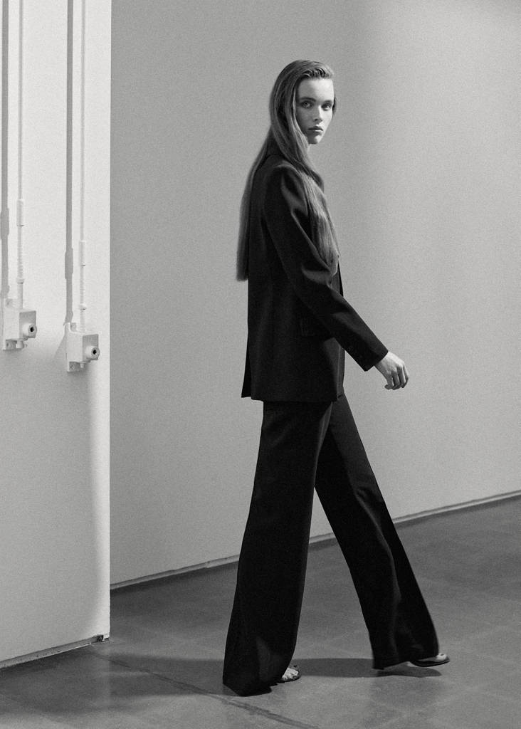 High-waist flared trousers — Black