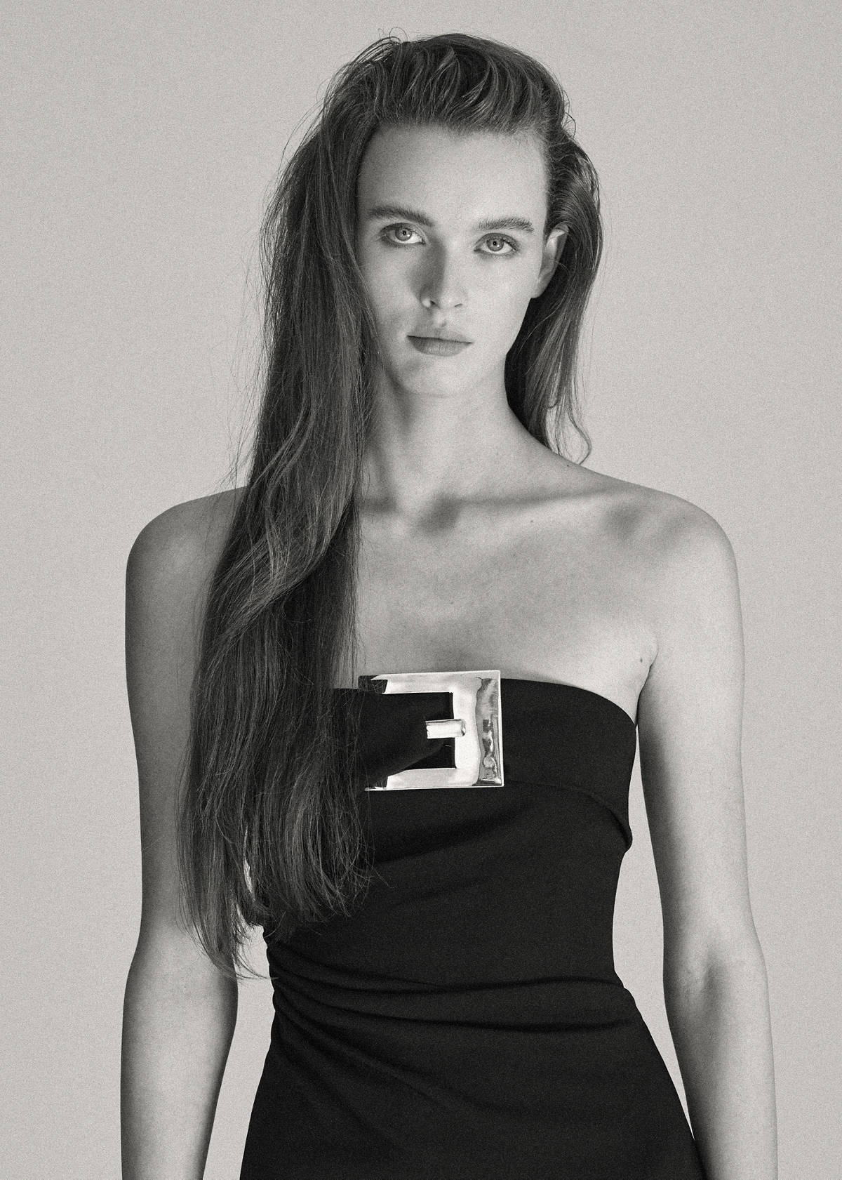 Strapless dress with metallic buckle — Black