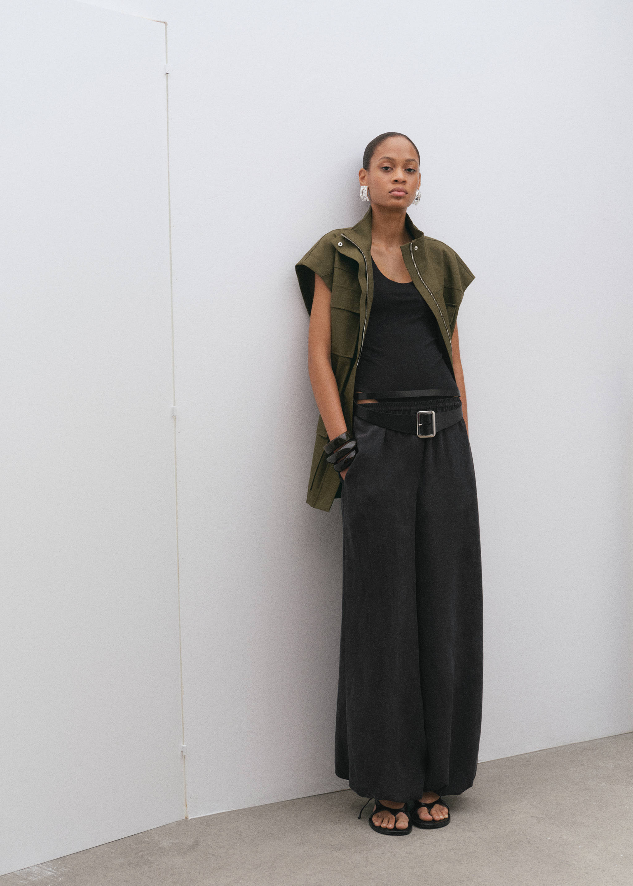 Fitted bodysuit with open back - General plane