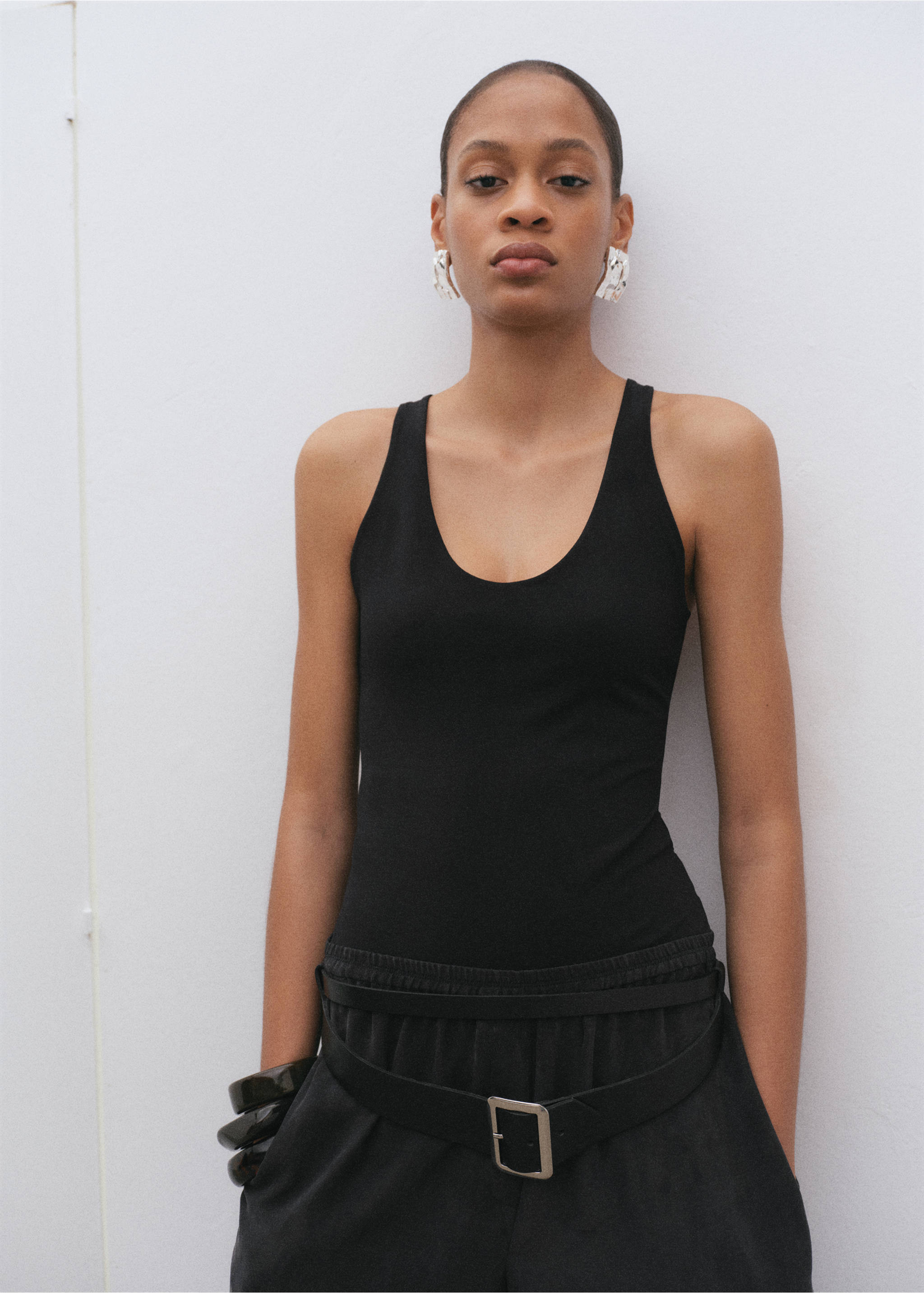 Fitted bodysuit with open back - Medium plane, Black. Ref: 27045996-00.
