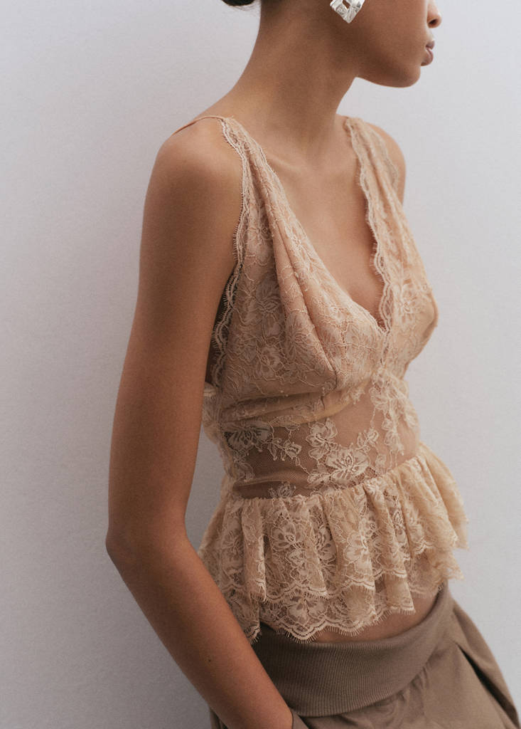 Ruffles lace top — Beige
