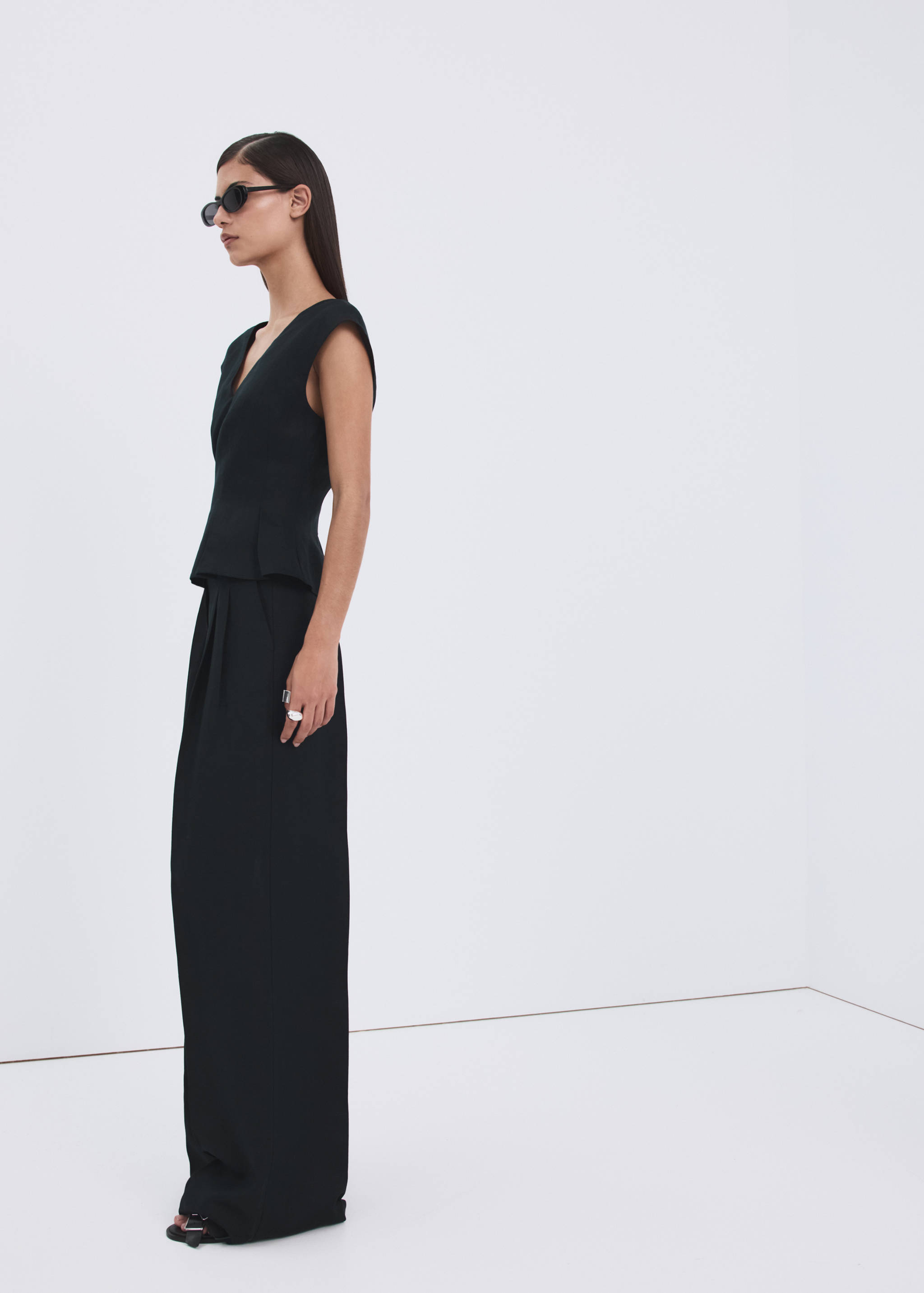 Straight-fit linen trousers with pleats - General plane