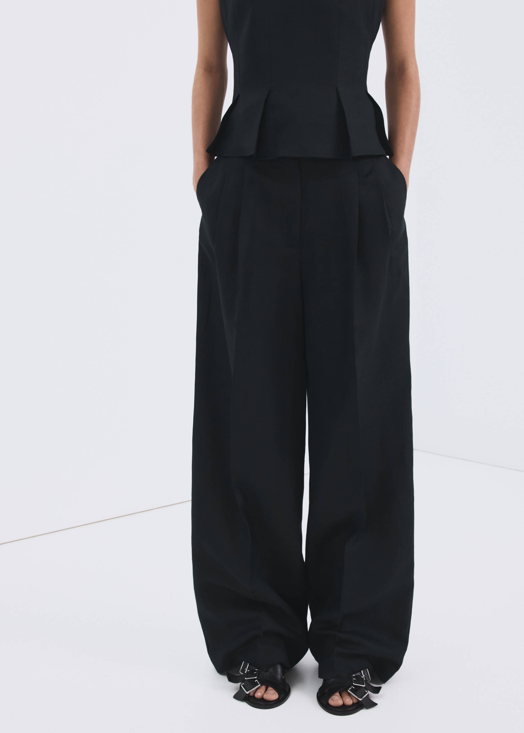 Straight-fit linen trousers with pleats - Medium plane