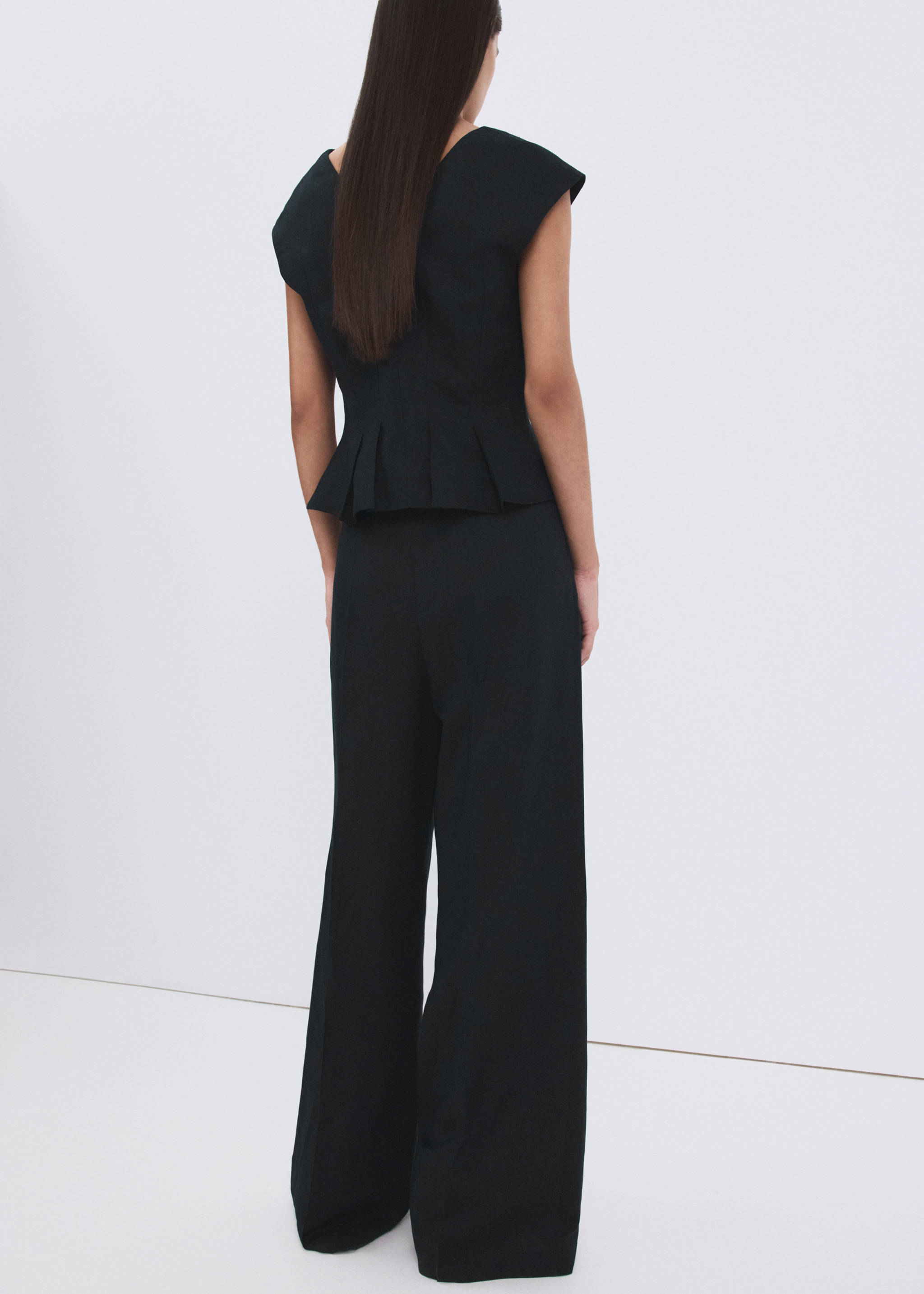 Straight-fit linen trousers with pleats - Reverse of the article