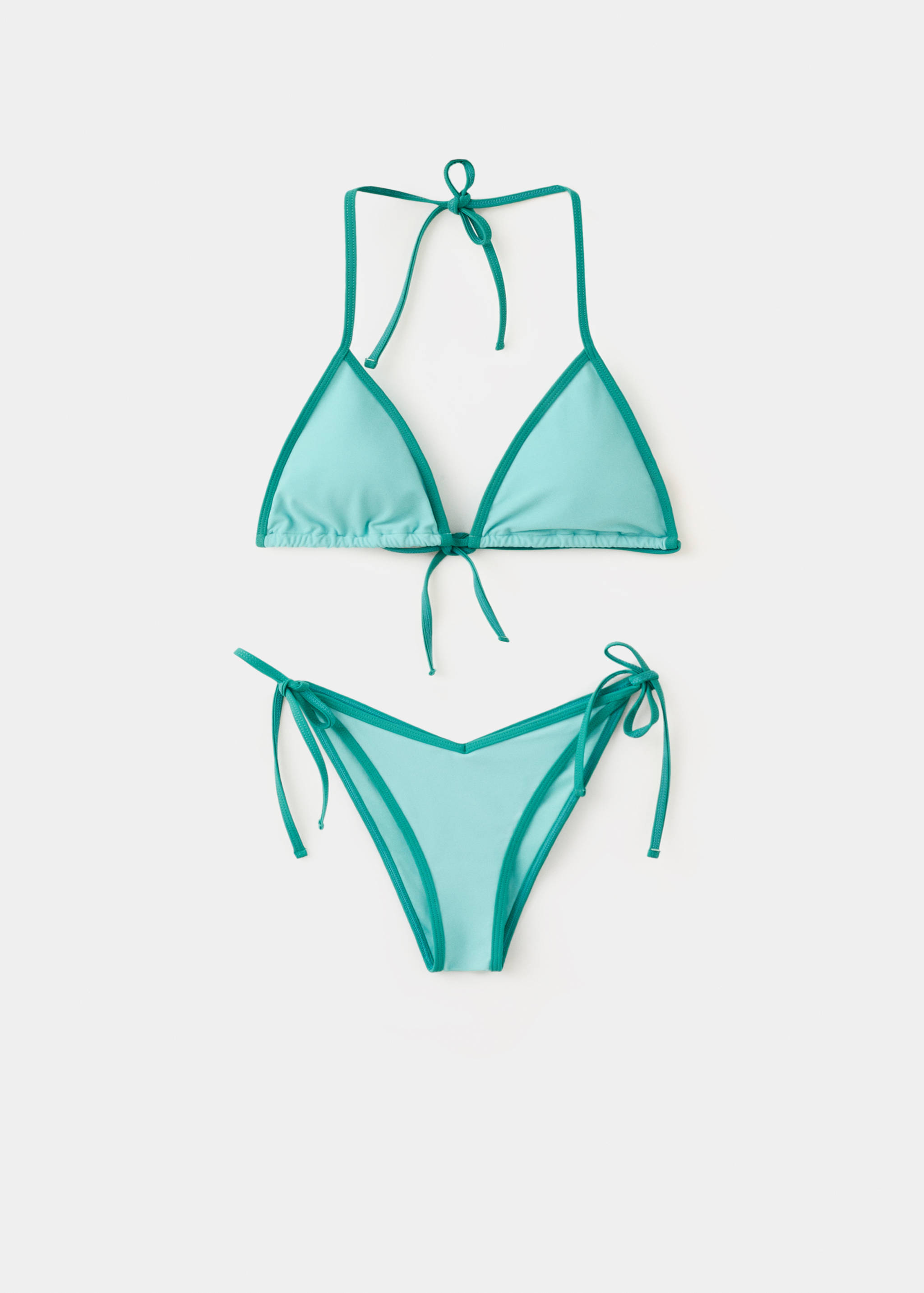 Двухцветное бикини с плавками бразилиана - Изделие без модели