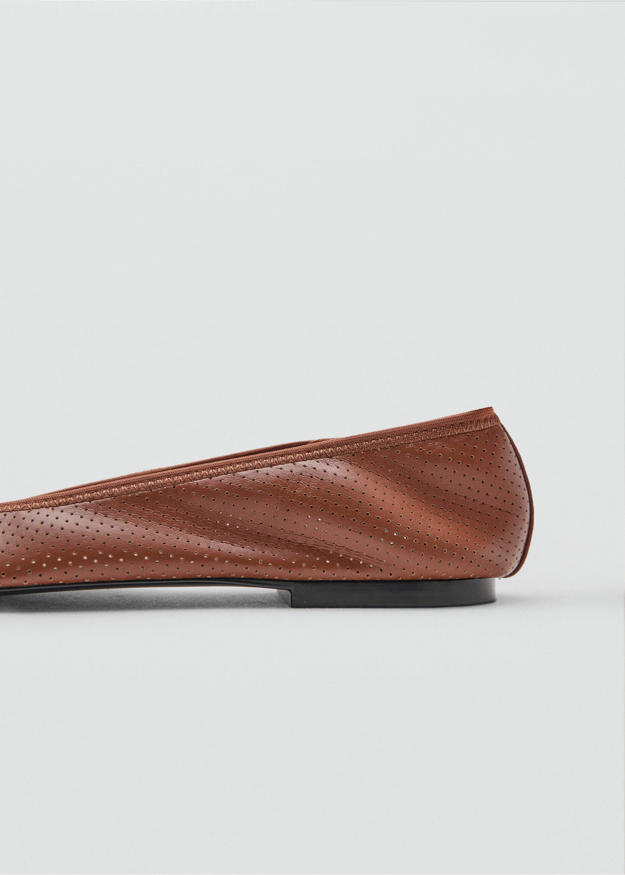 Bailarina troquelada lazo - Detalle del artículo 1, Cognac. Ref: 27046727-00.