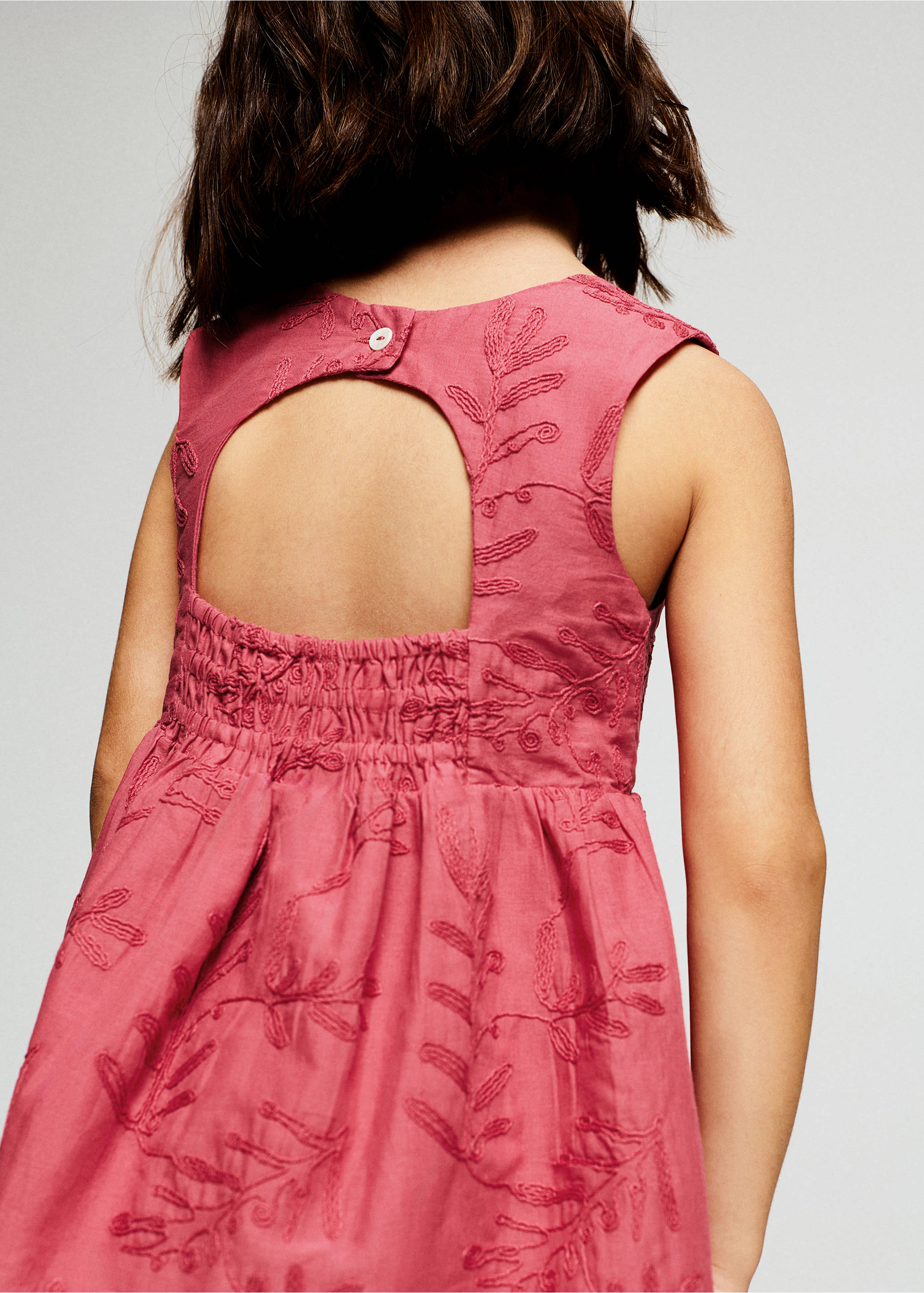 Vestido bordados abertura espalda - Detalle del artículo 1, Fresa. Ref: 27046735-00.