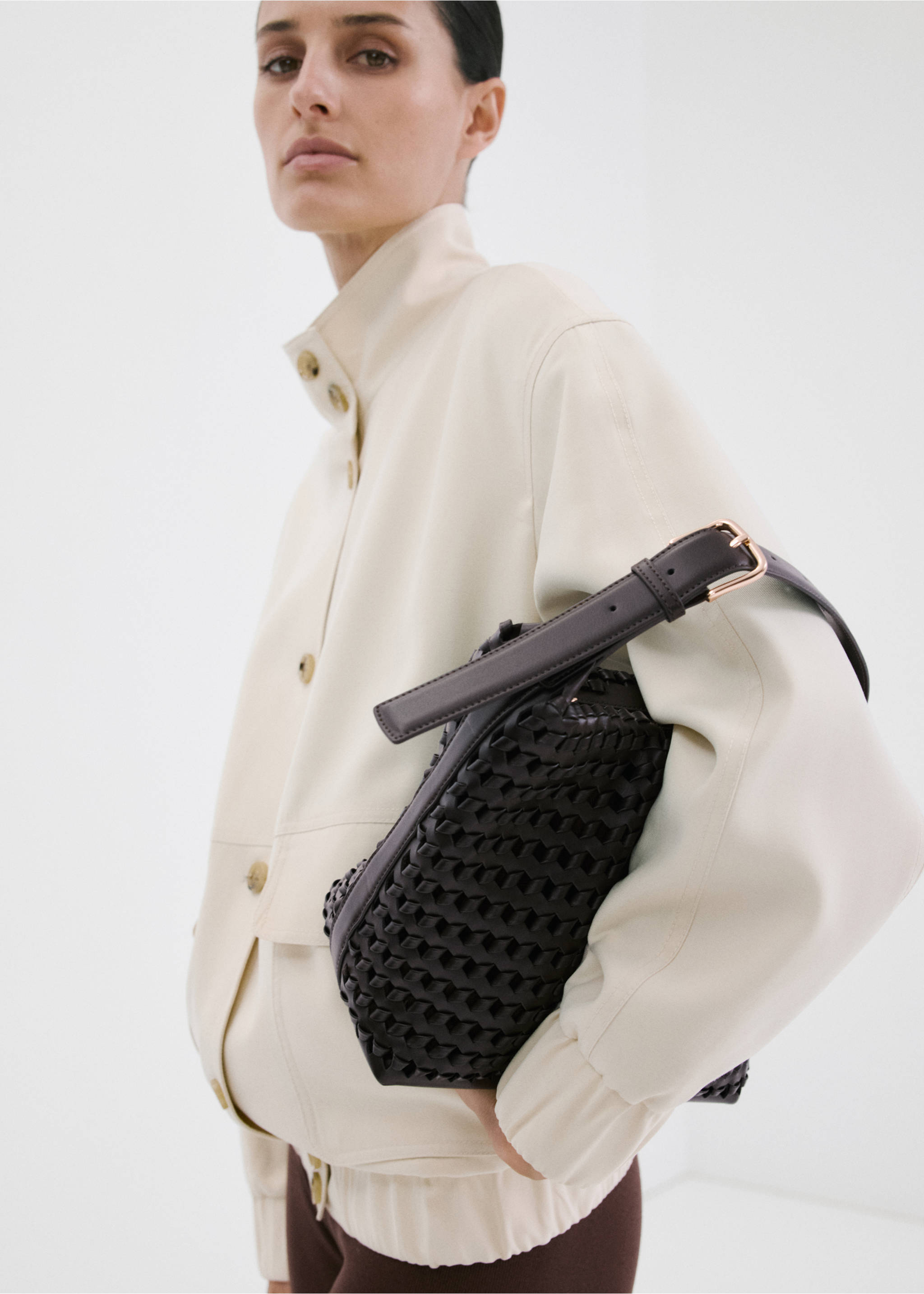 Braided shoulder bag - Details of the article 9, Chocolate. Ref: 27046740-00.