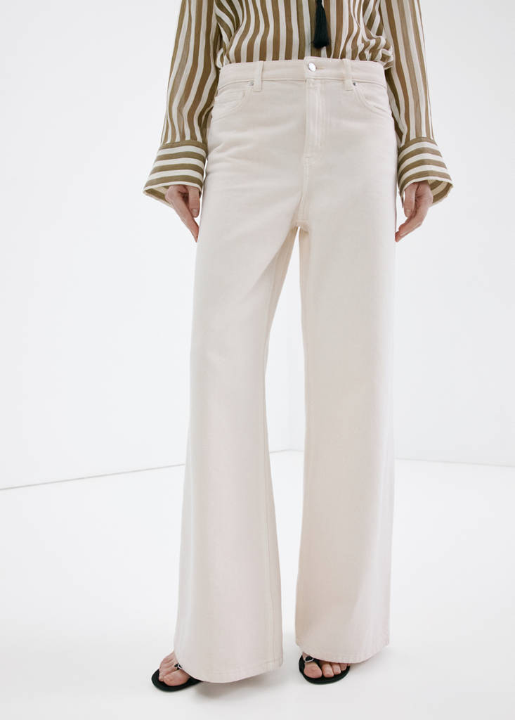 Wide leg mid-rise jeans