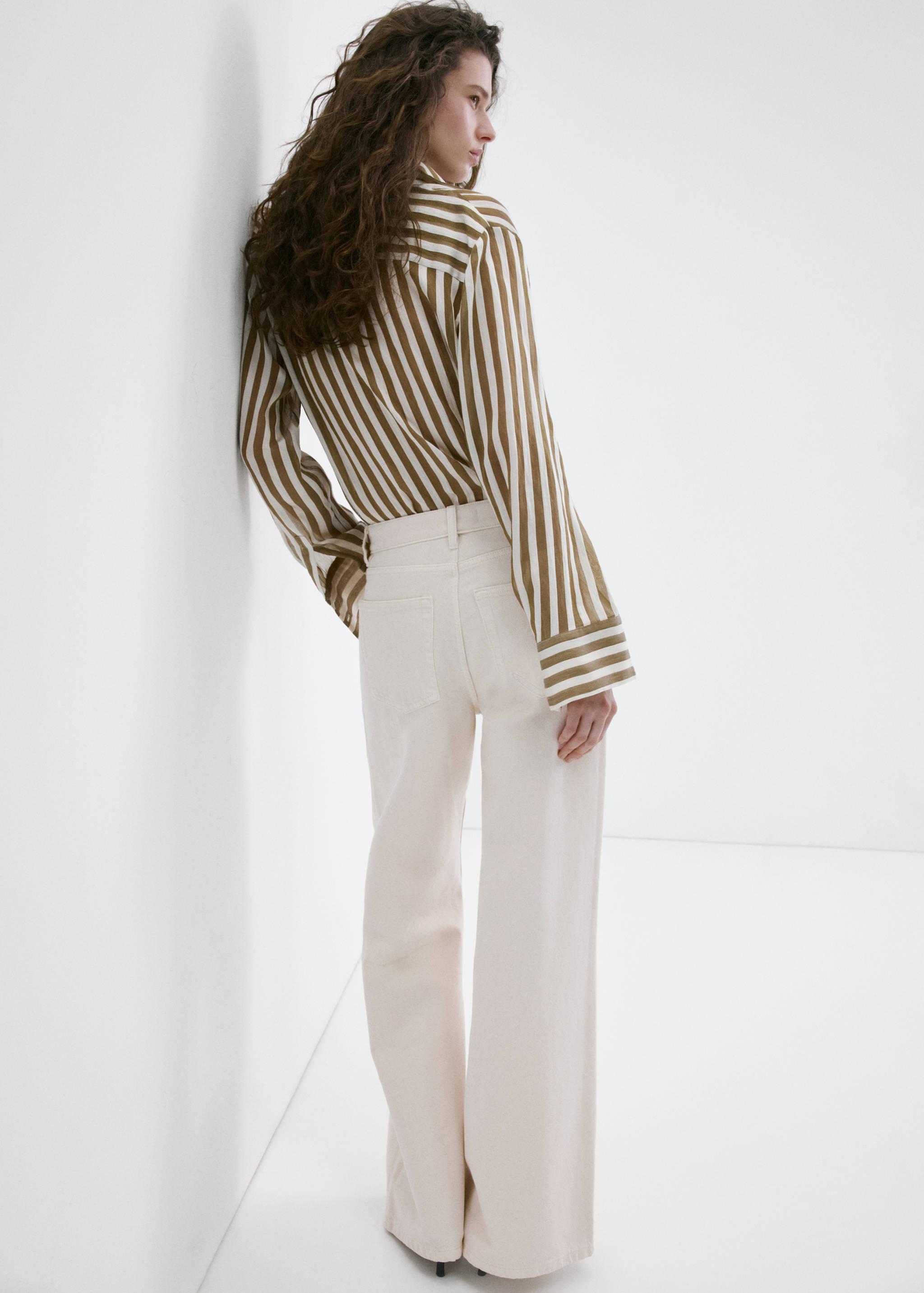 Wide leg mid-rise jeans - Reverse of the article