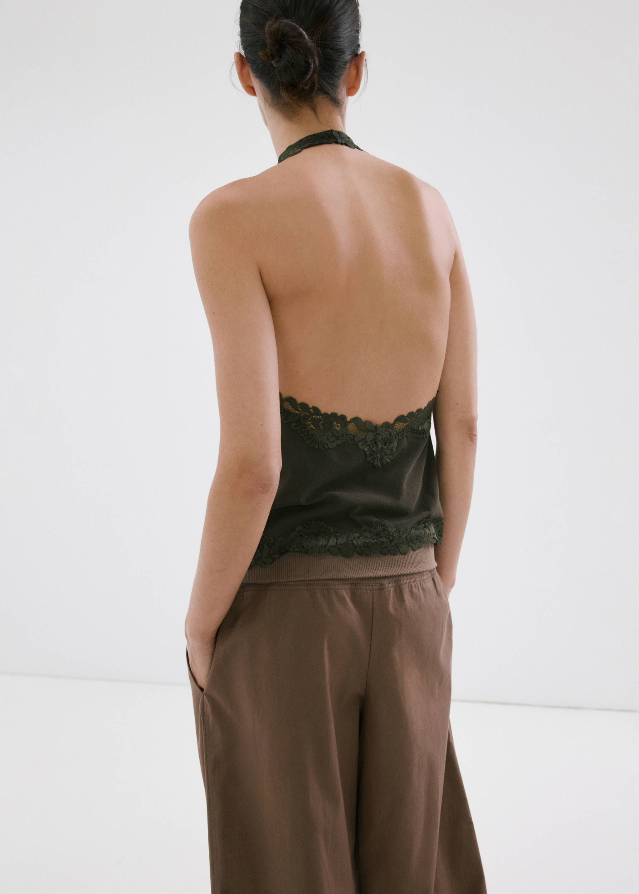 Lace halter neck top - Reverse of the article