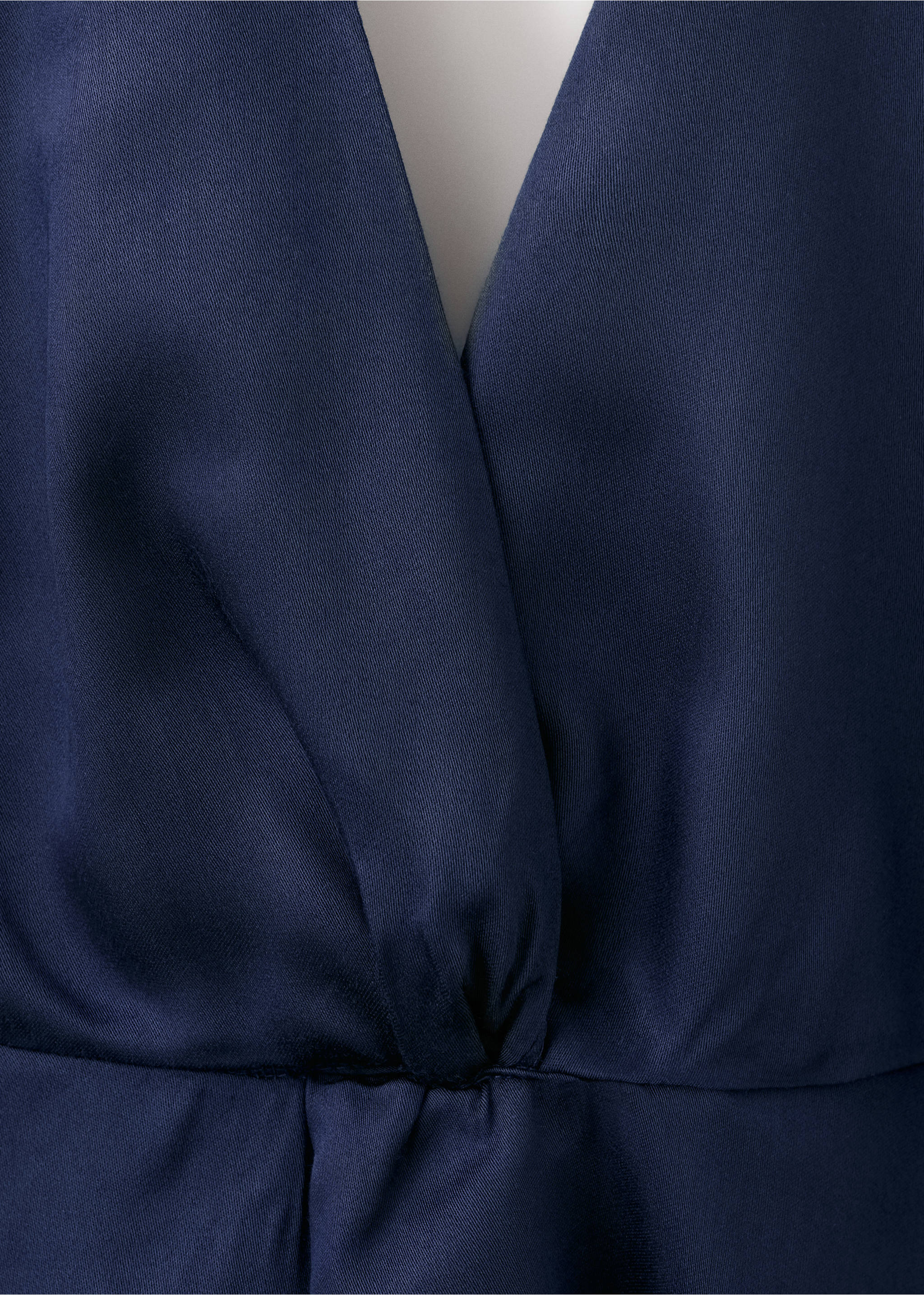 Halter top with open back - Details of the article 8, Dark Navy. Ref: 27047143-00.