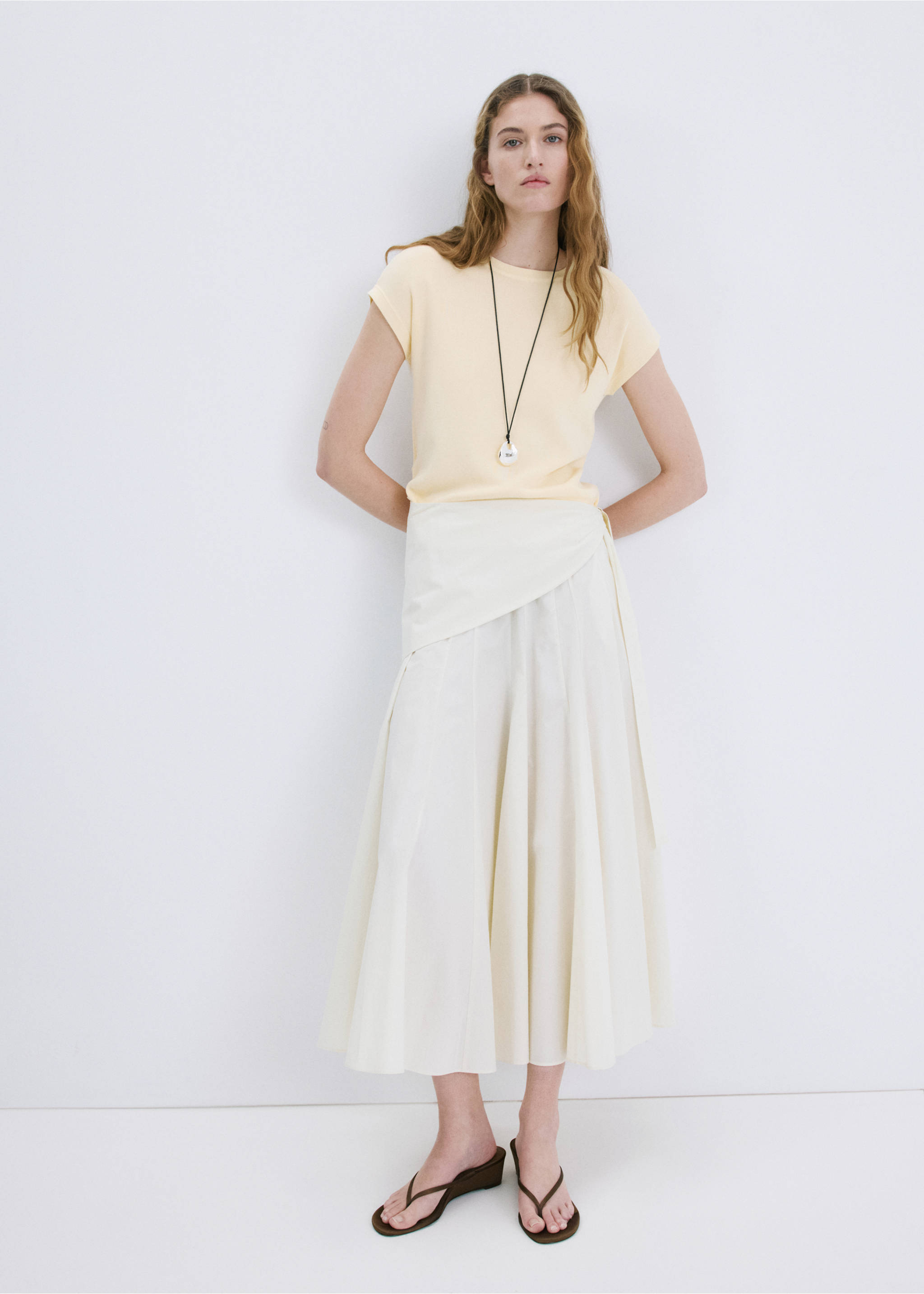 Short-sleeved knitted cotton sweater - General plane, Pastel Yellow. Ref: 27047144-00.