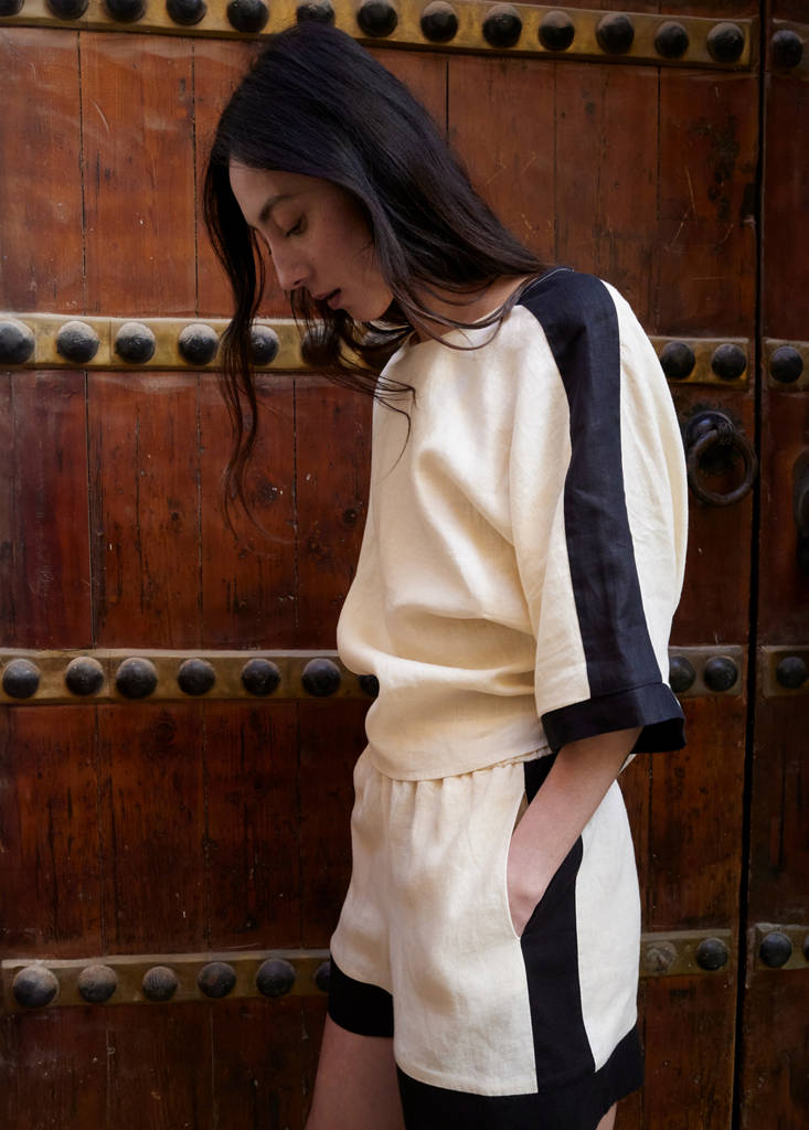 Linen shorts with contrasting stripes
