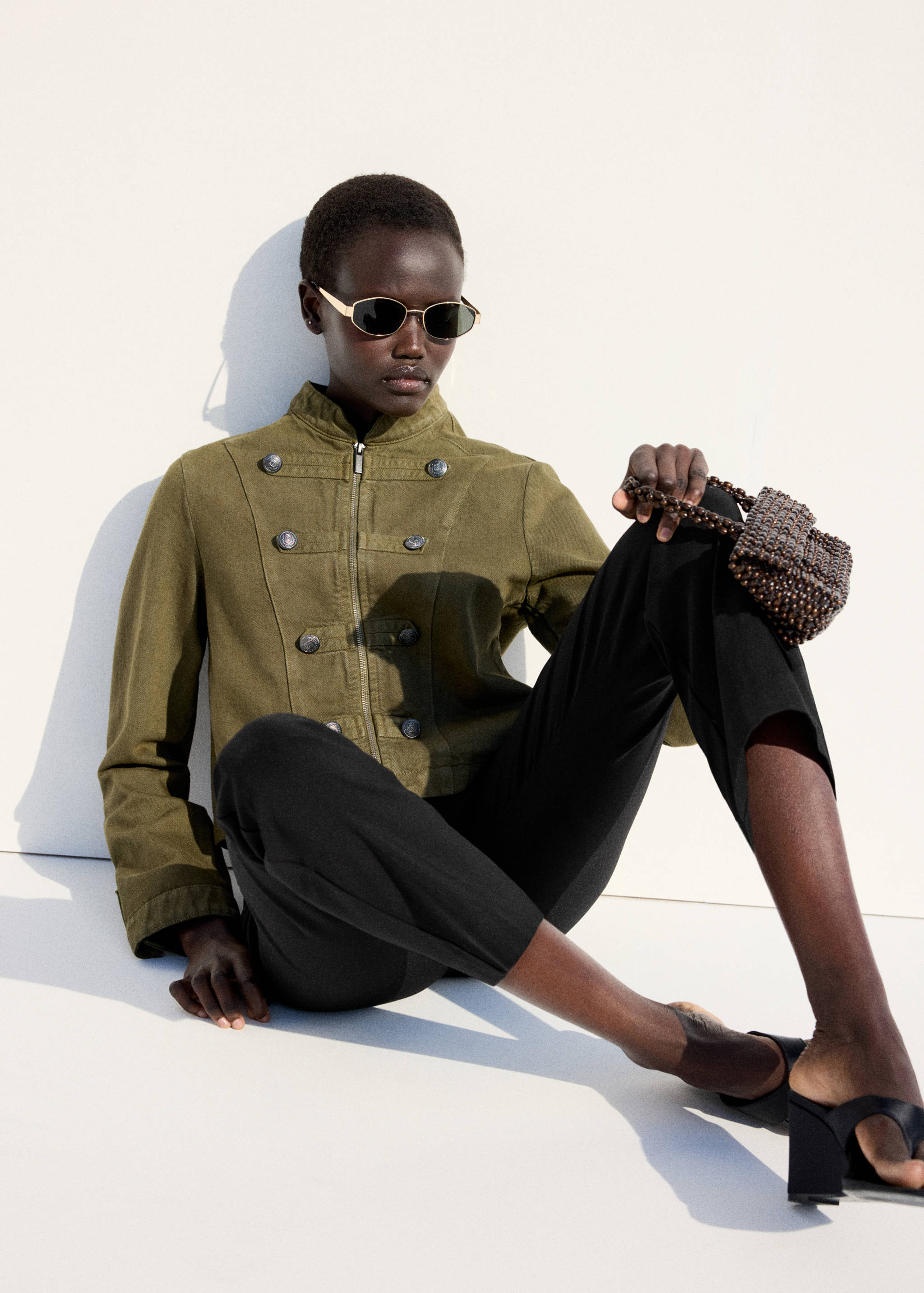 Straight-leg trousers with belt loops - Details of the article 3