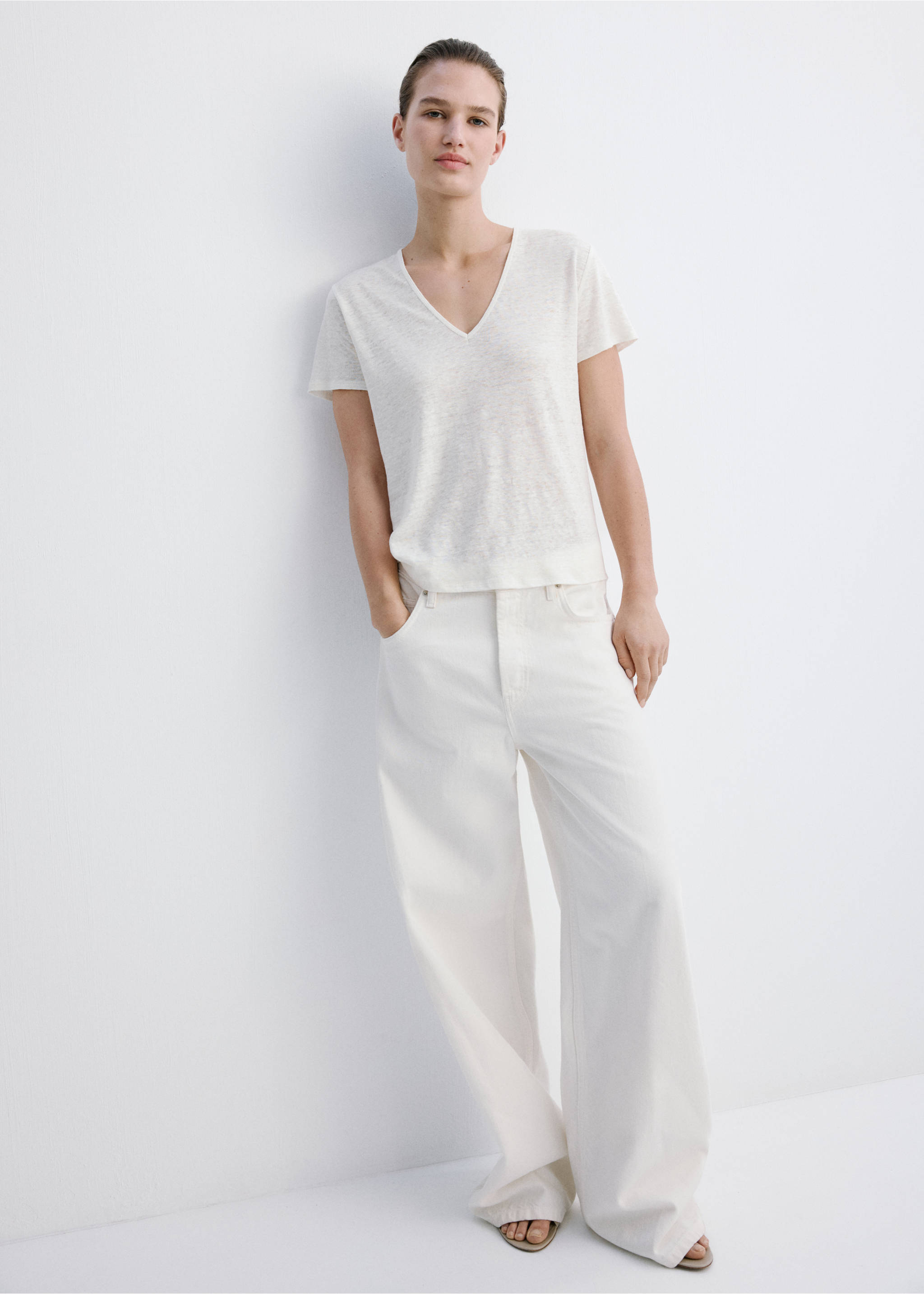 V-neck linen t-shirt - General plane, Off White. Ref: 27047153-00.