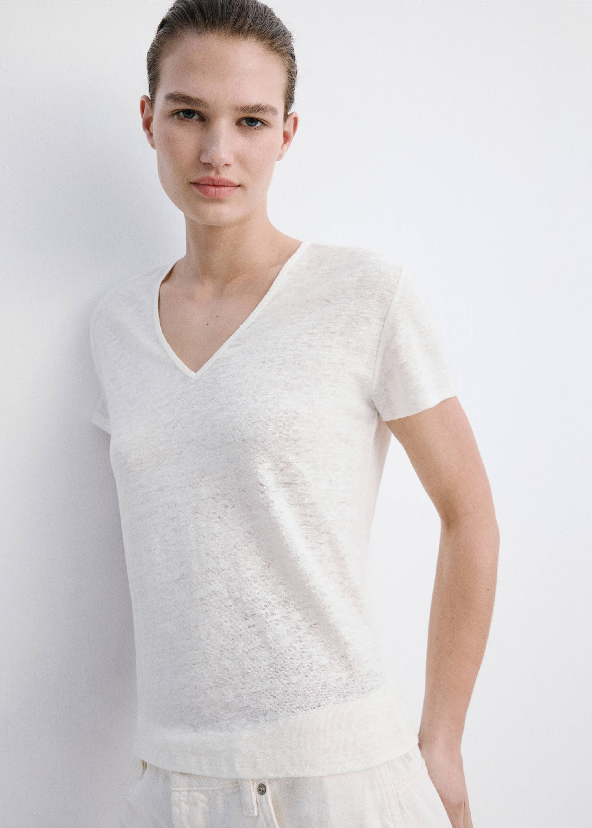 V-neck linen t-shirt - Medium plane, Off White. Ref: 27047153-00.